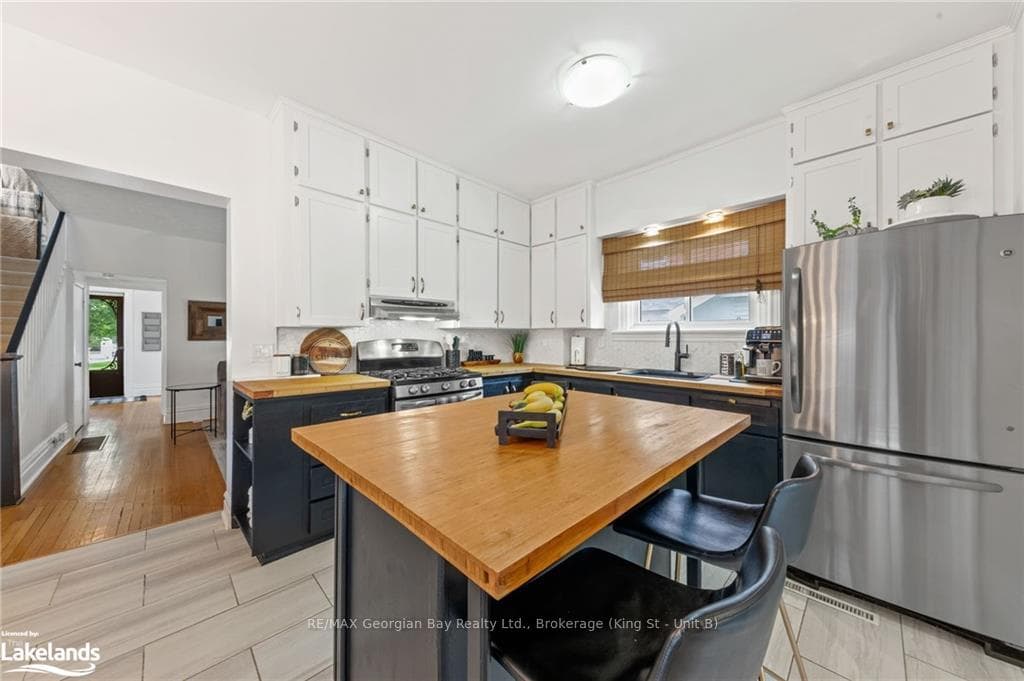 354 QUEEN Street photo 14