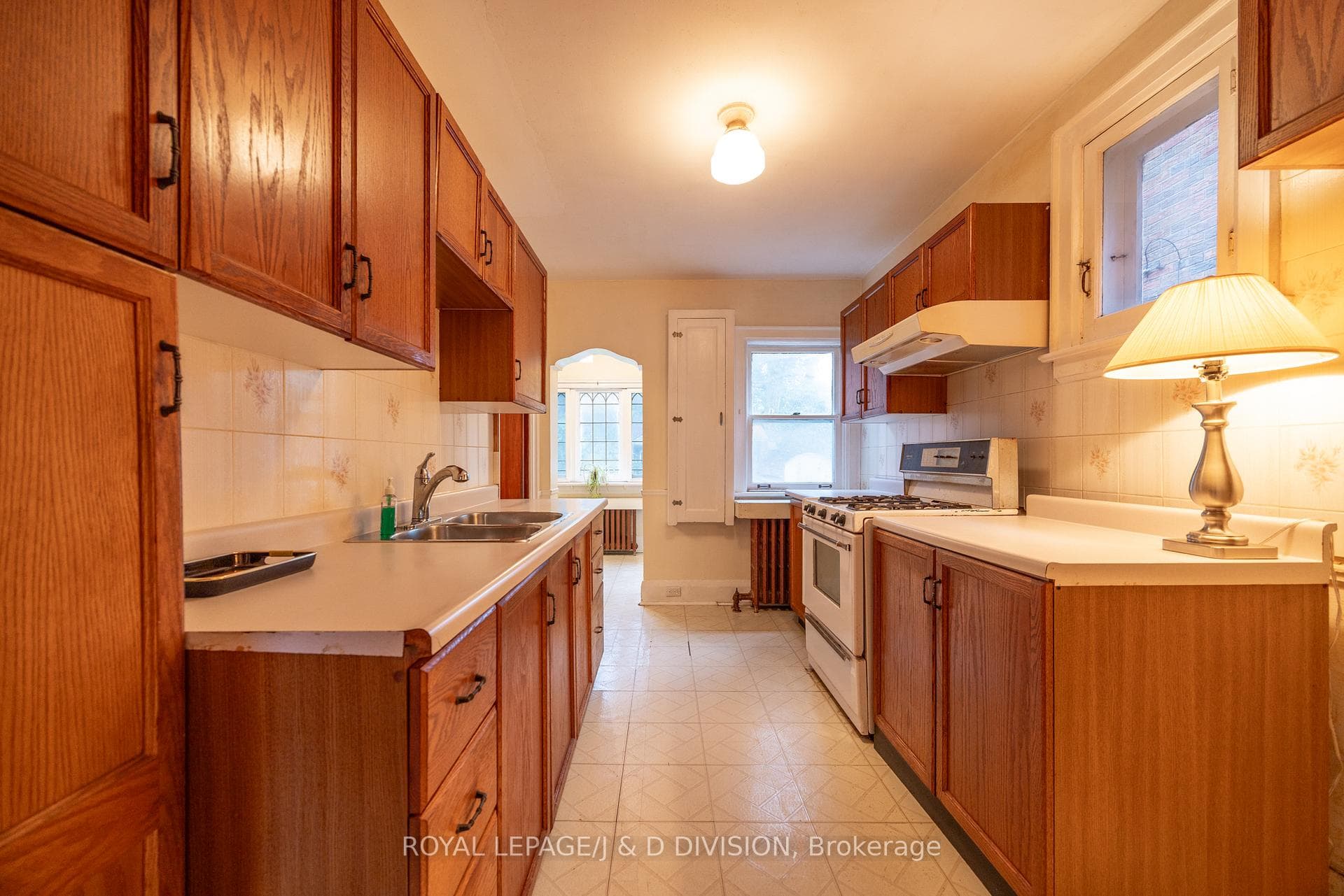 55 Roe Avenue photo 10