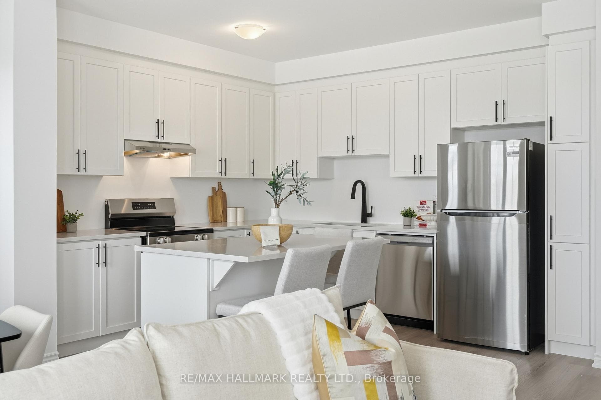 98 Yorkshire Drive photo 14
