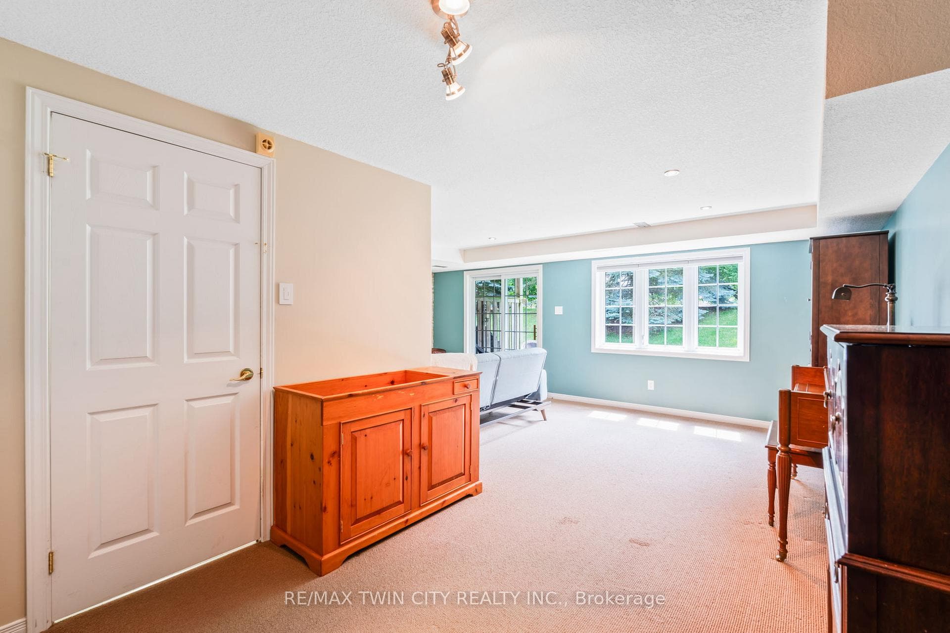 460 Woolwich Street Unit 33 photo 29