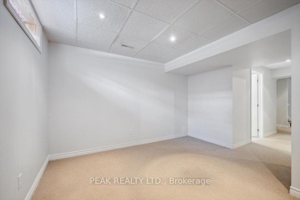 88 Foxglove Crescent photo 33