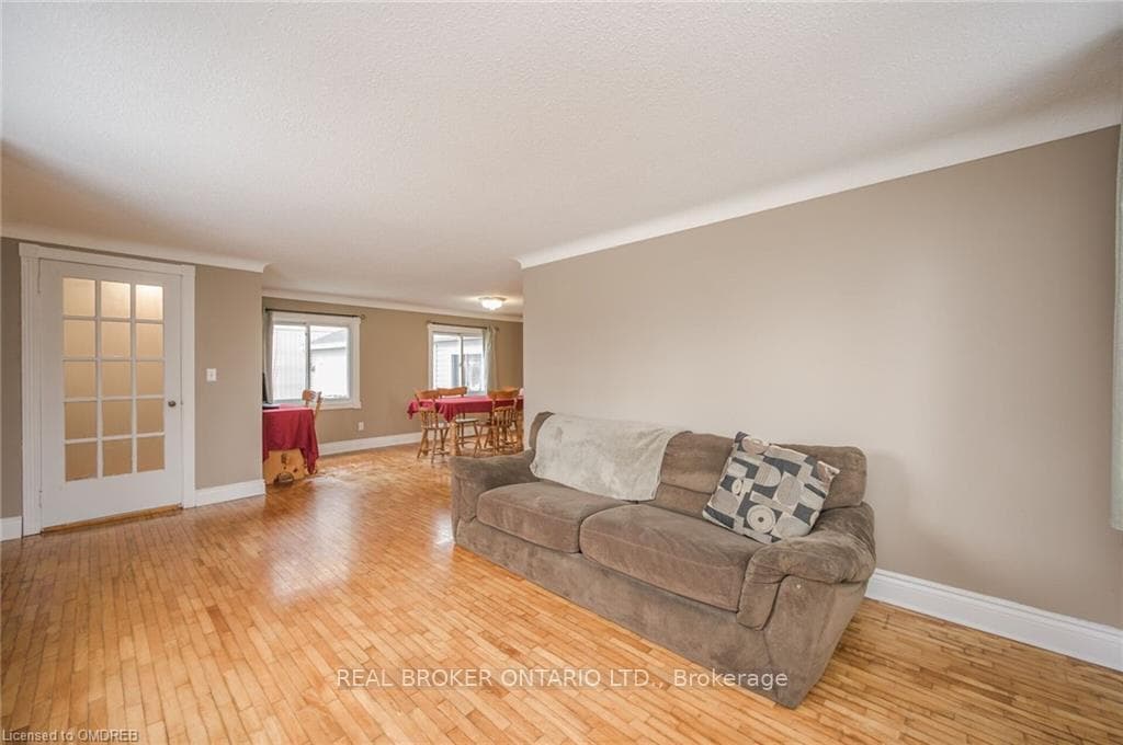 25 Sharpe Avenue photo 7