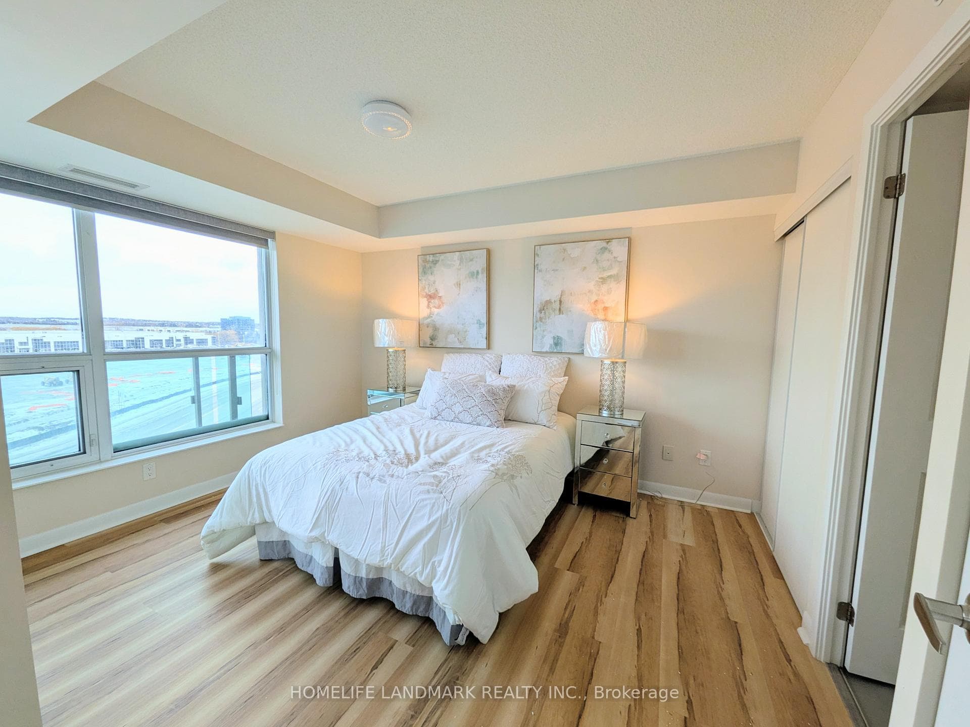 75 Norman Bethune Avenue Unit 718 photo 5