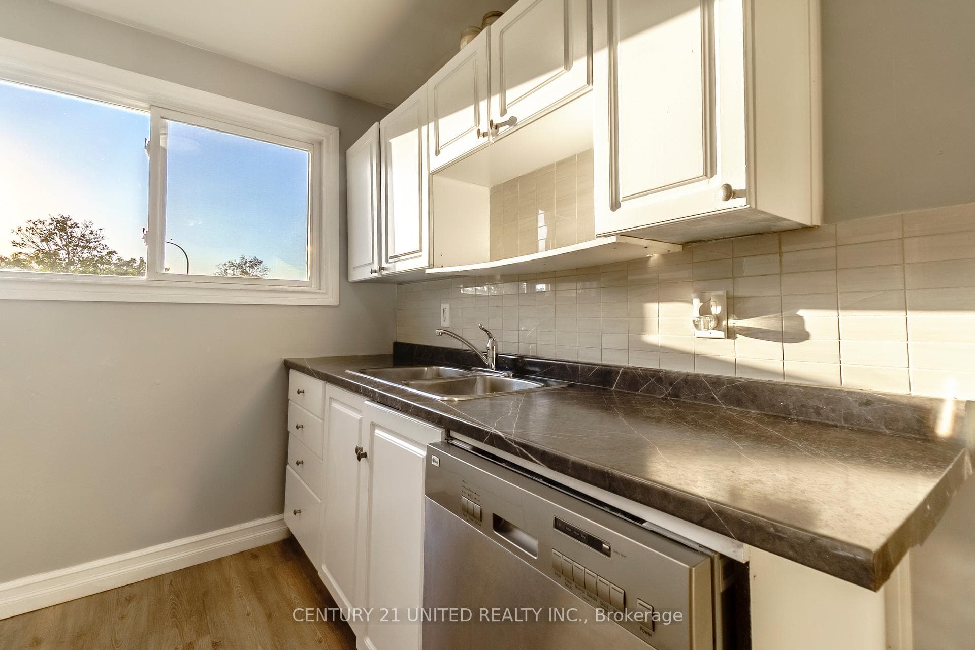 996 Sydenham Road Unit 61 photo 9