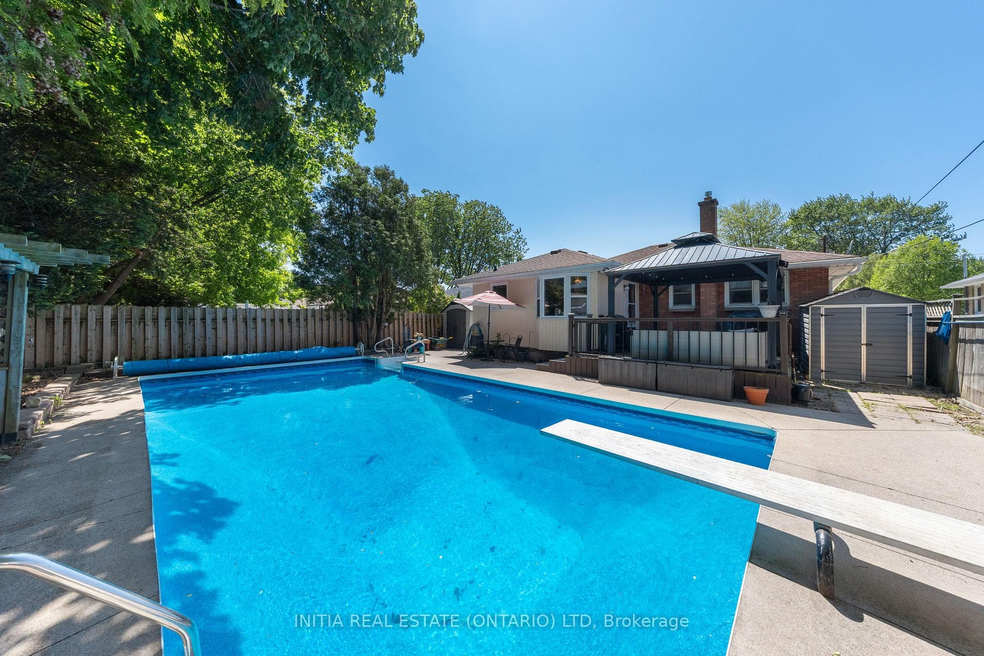 97 Grey Crescent photo 3