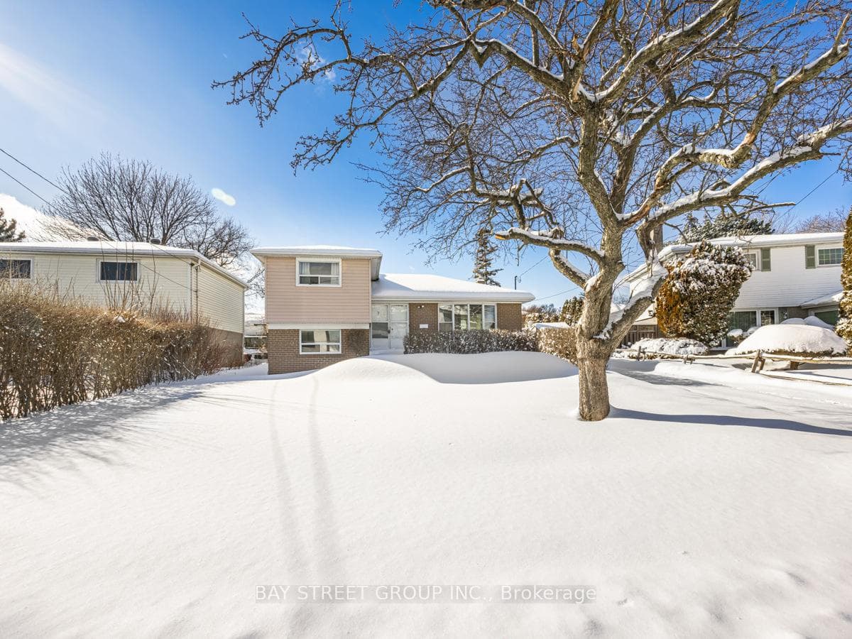 732 Leaside Street photo 2