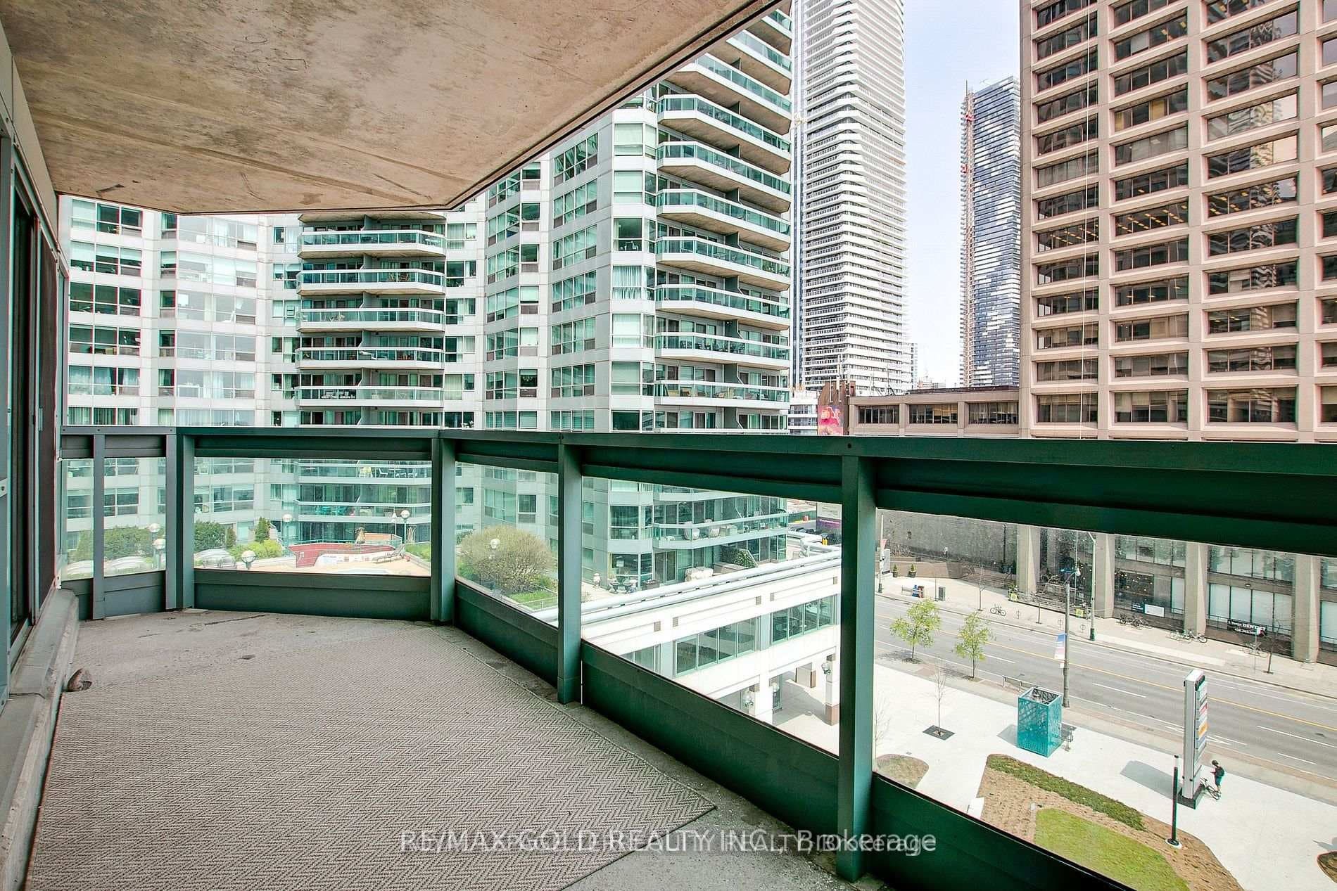 10 Queens Quay Unit 603 photo 11