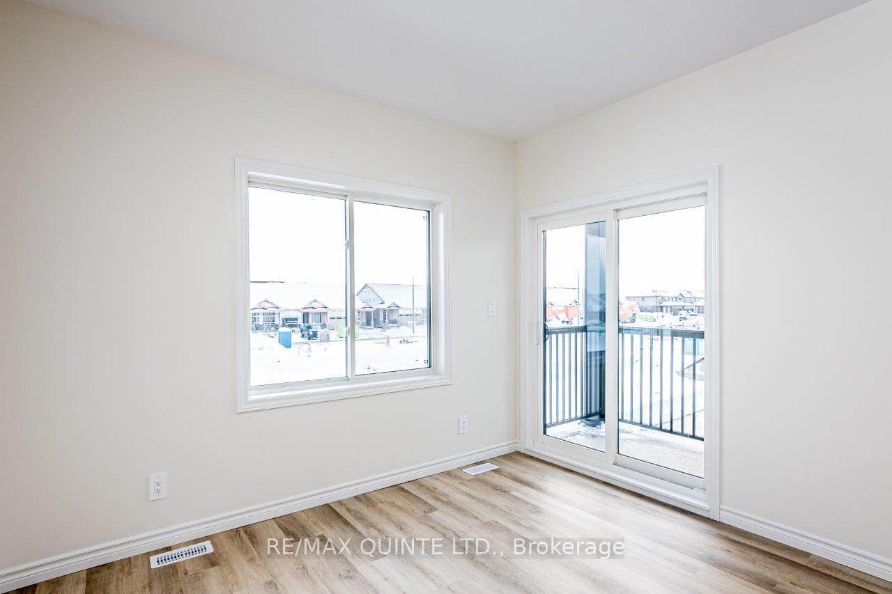 70B Riverstone Way photo 4