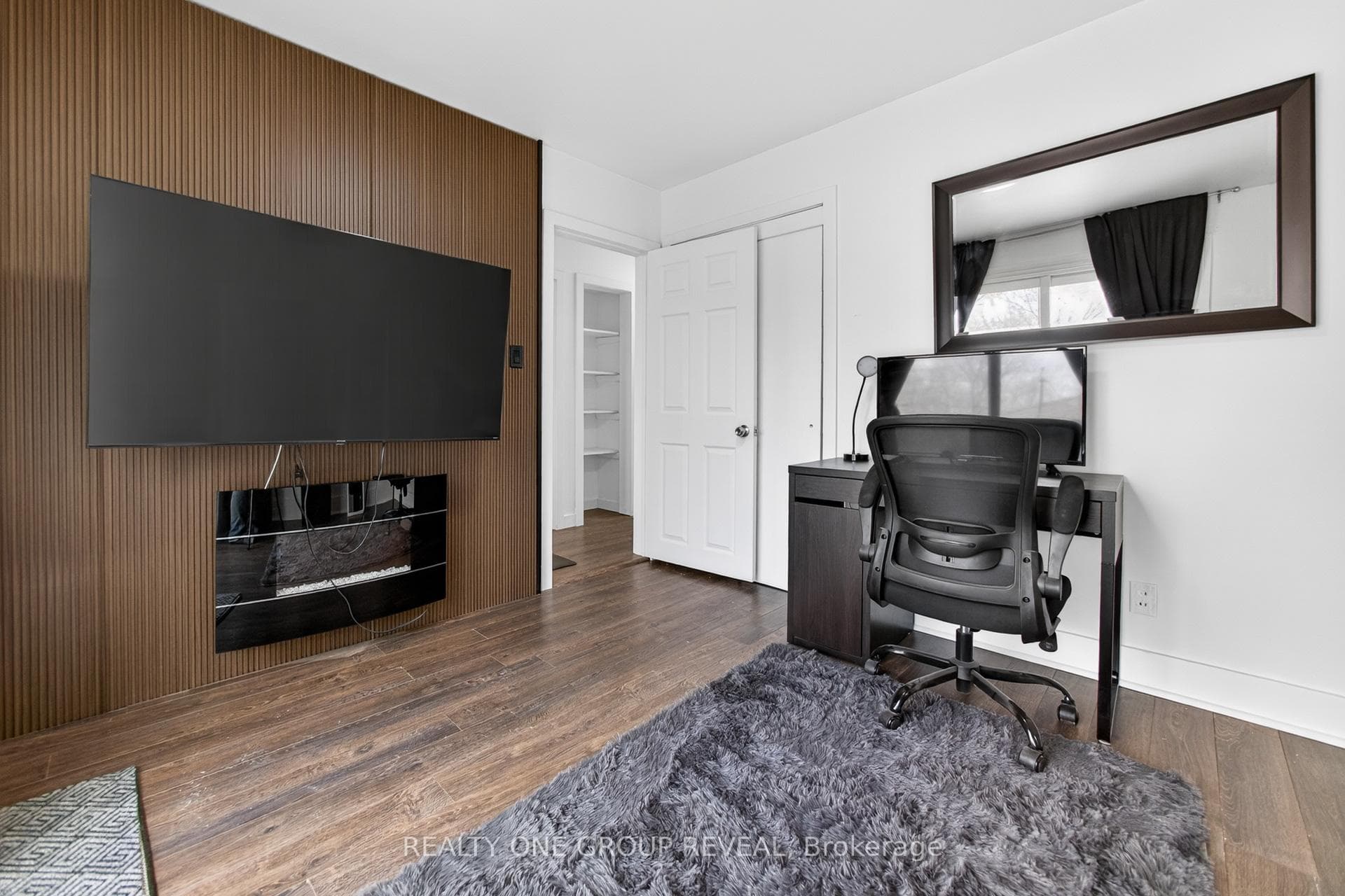 352 East 42nd Street photo 22