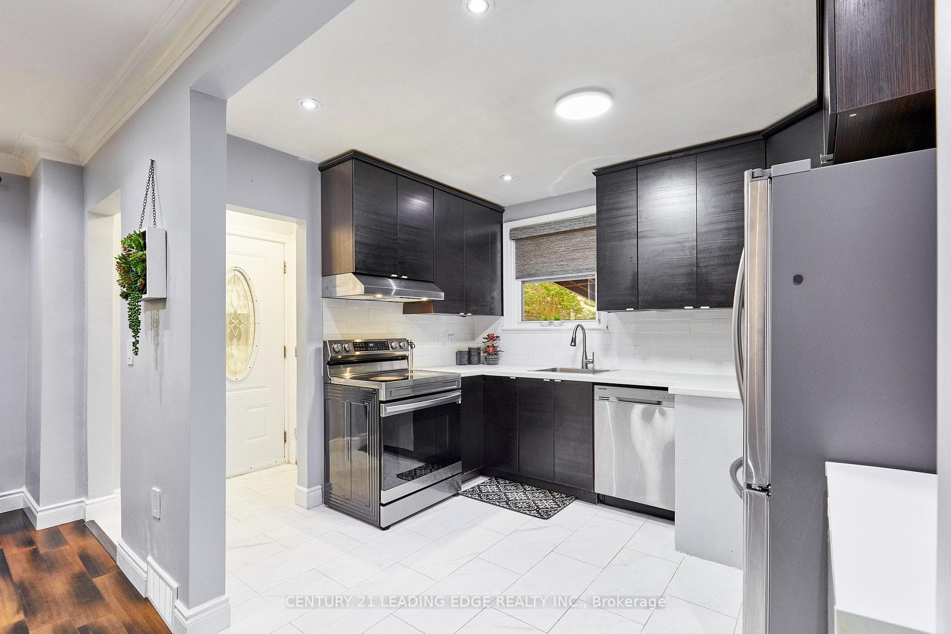 16 McCowan Road photo 8