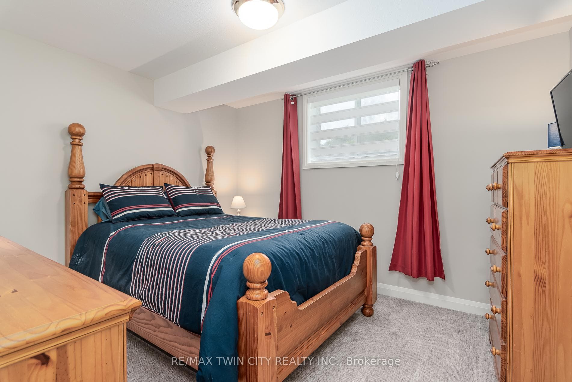 82 Rowe Avenue photo 34