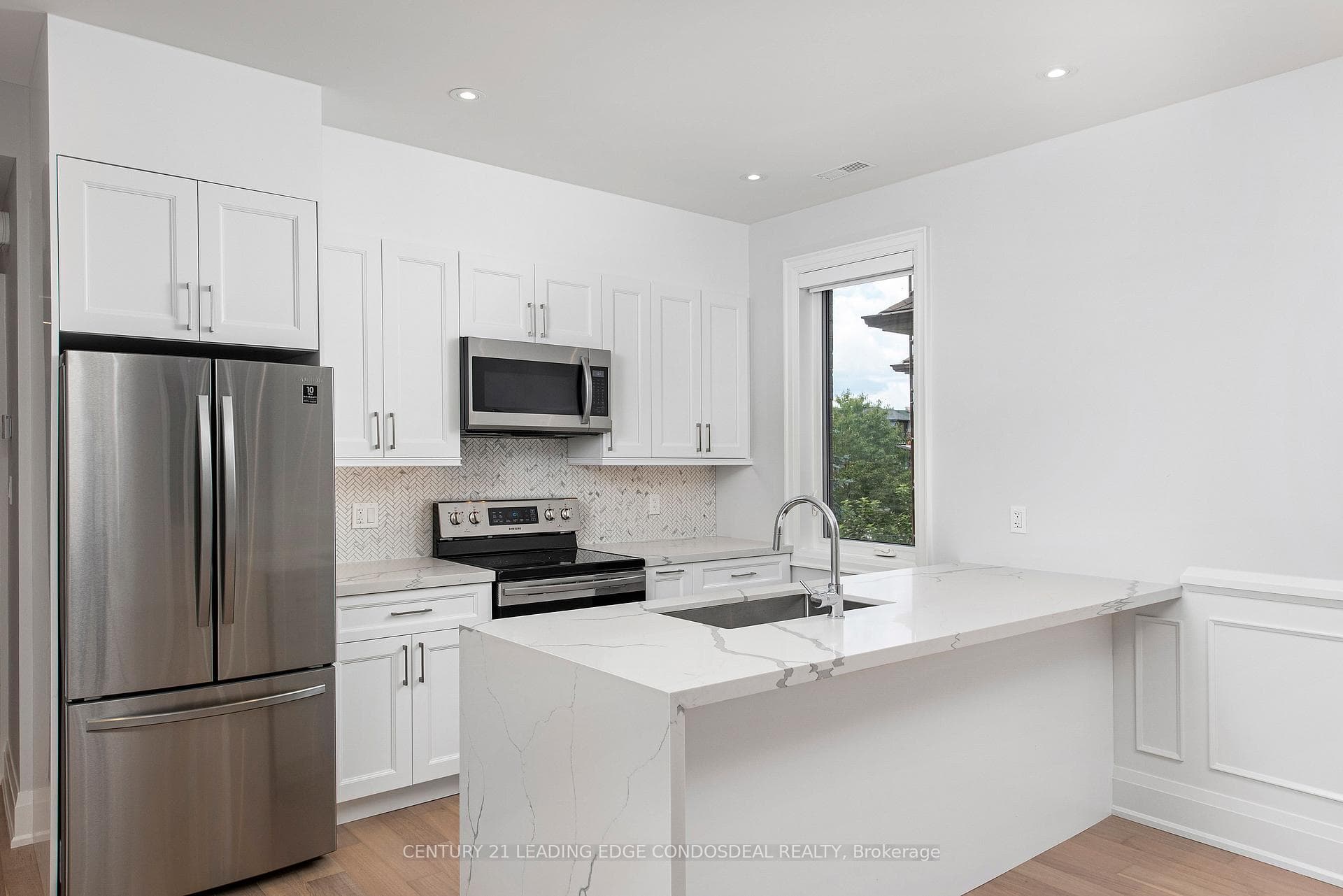 216 Glenholme Avenue Unit B photo 4