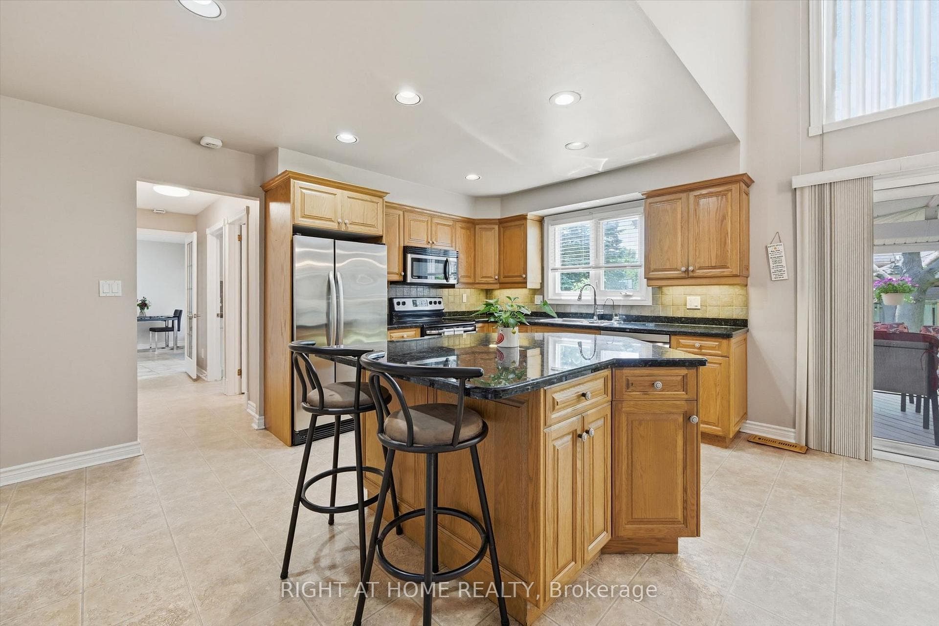 Primary Kitchen - Eat-in