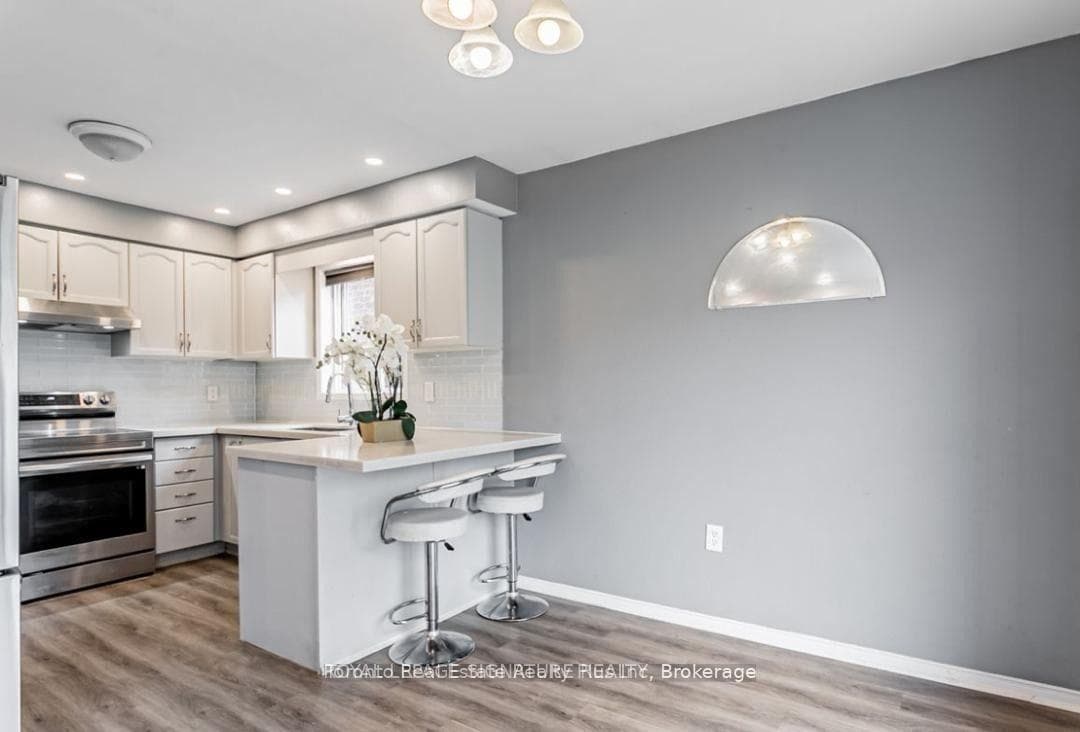 18 Preston Avenue photo 4