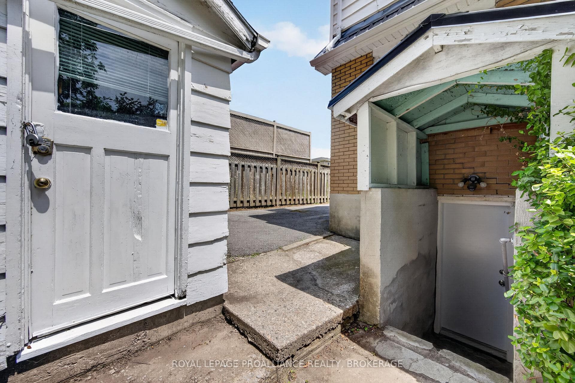 288 Yonge Street photo 37
