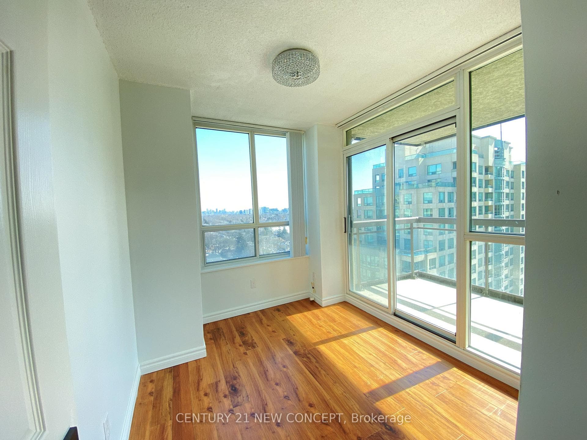 18 Parkview Avenue Unit 2006 photo 7