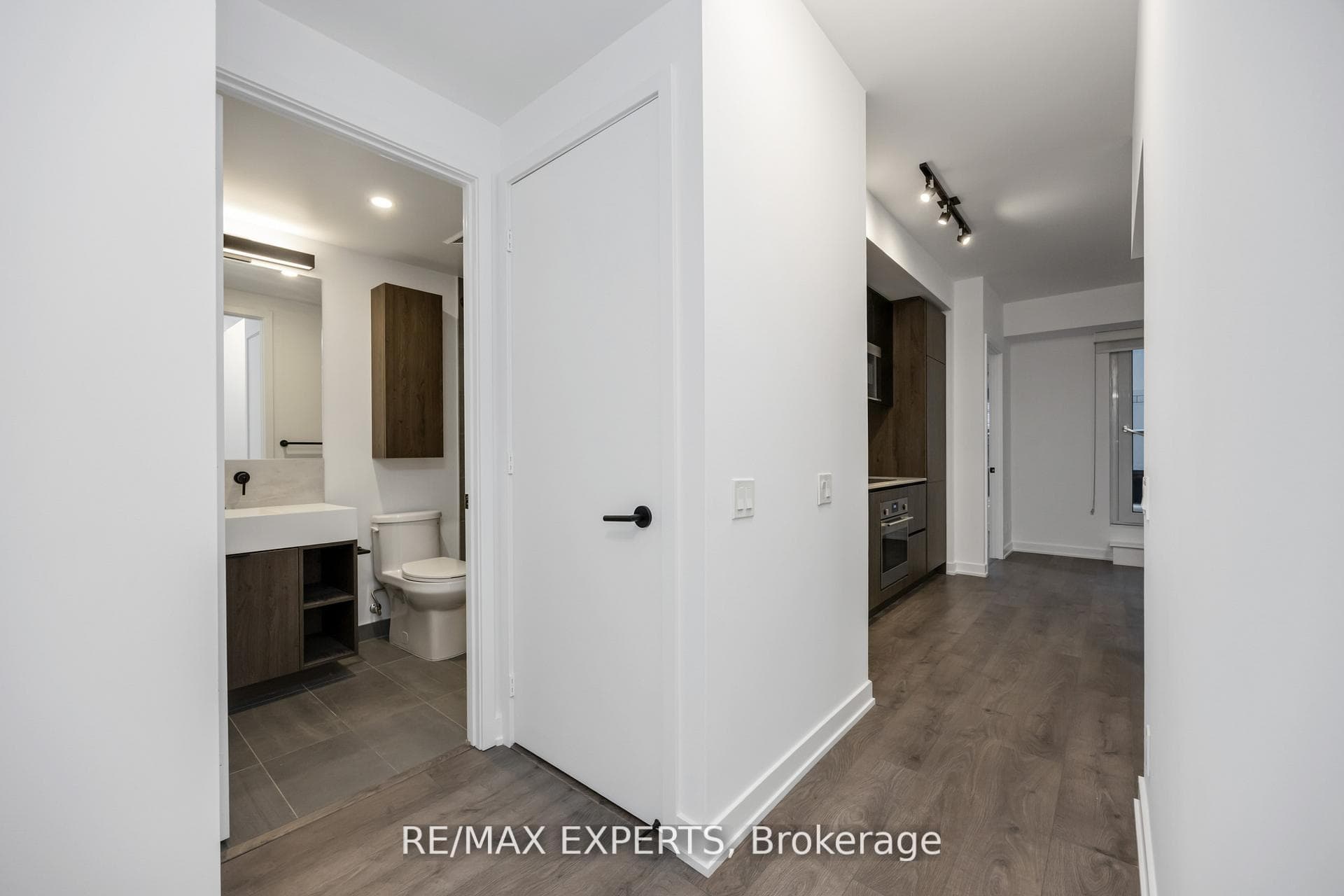 108 Peter Street Unit 803 photo 9