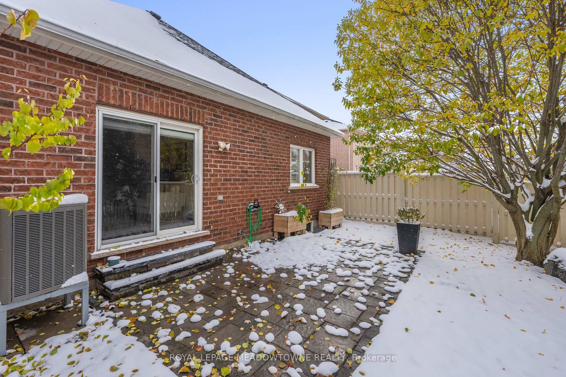 195 Minto Crescent photo 41