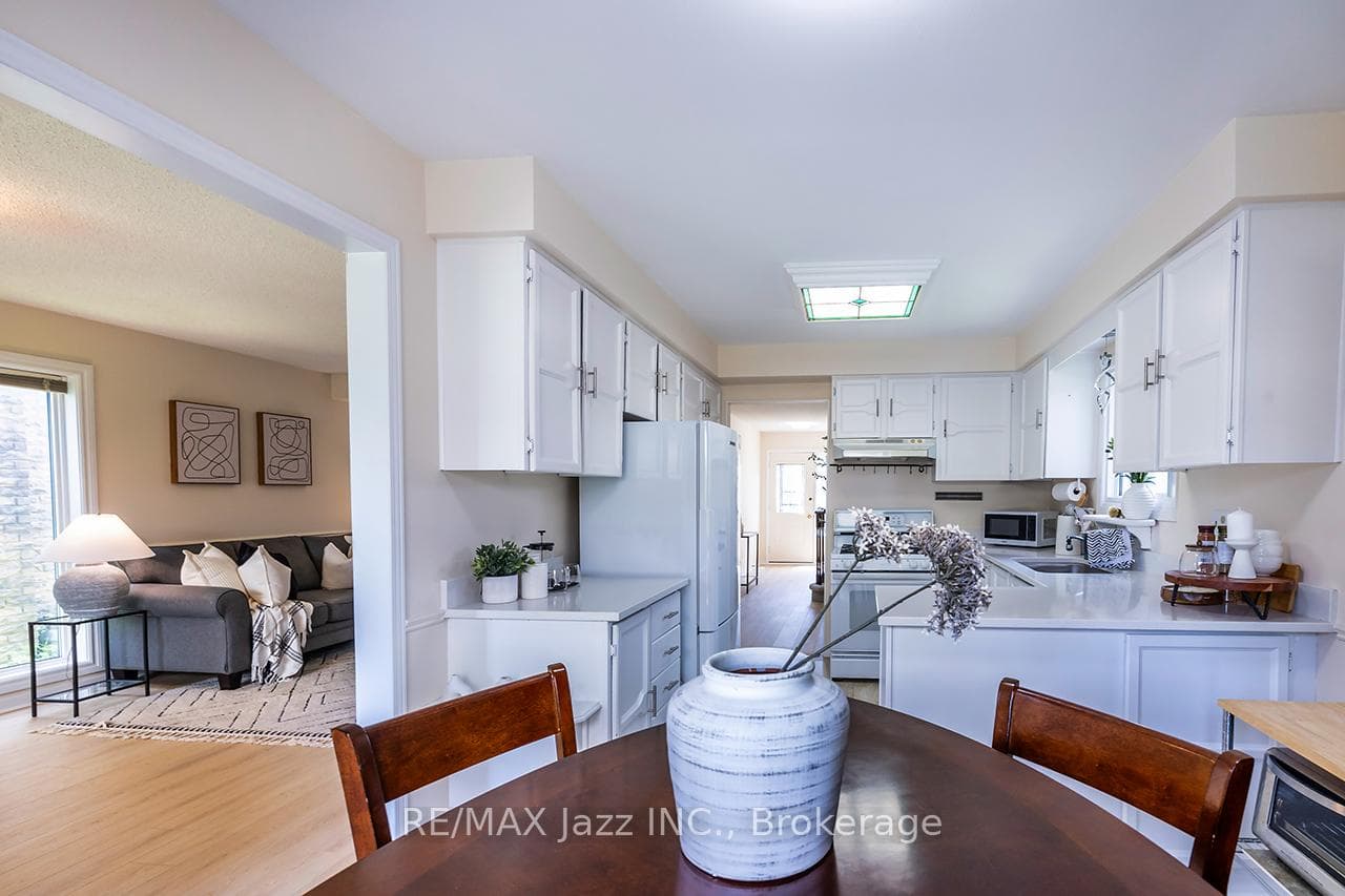 759 Cobblers Court photo 12