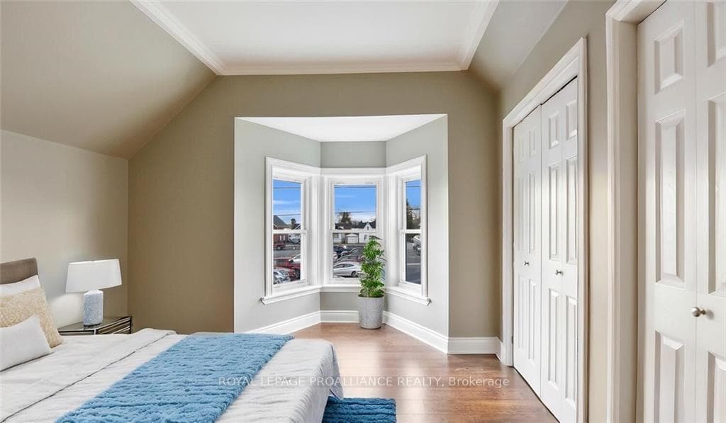 483 VICTORIA Street photo 16