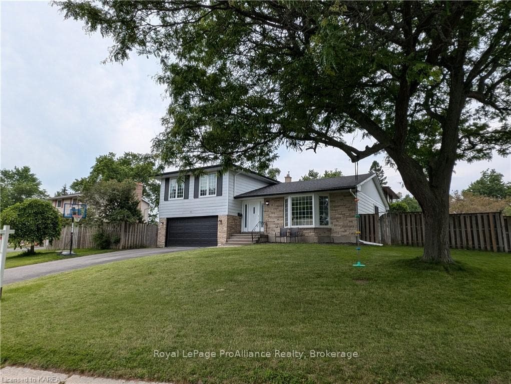 721 HOLGATE Crescent photo 44