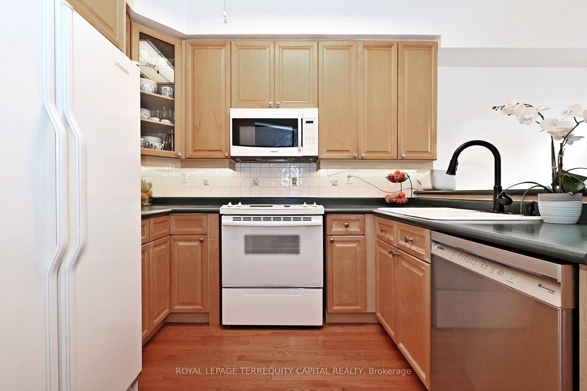 38 Hunt Avenue Unit 20 photo 16
