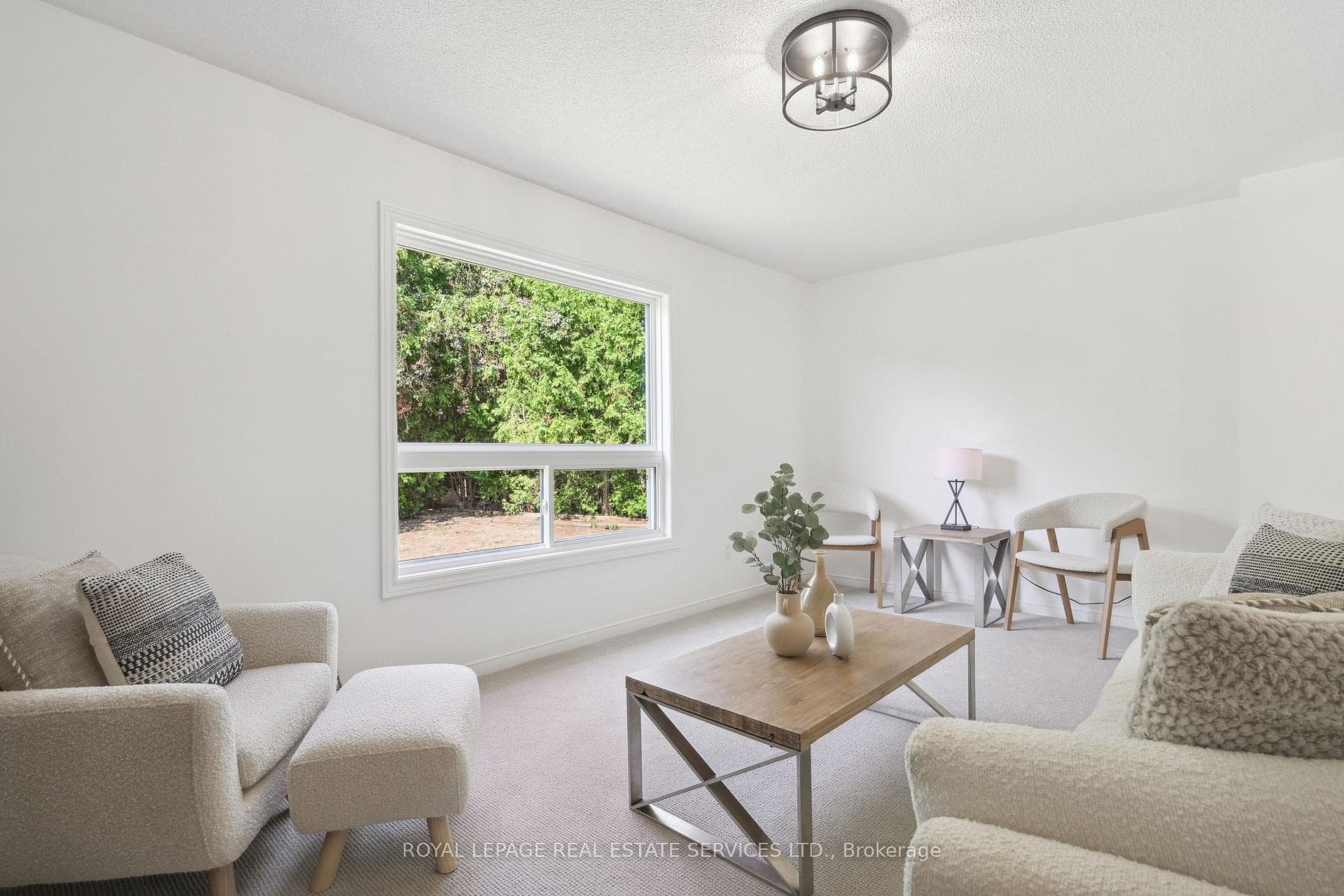 2066 Castlefield Crescent photo 17