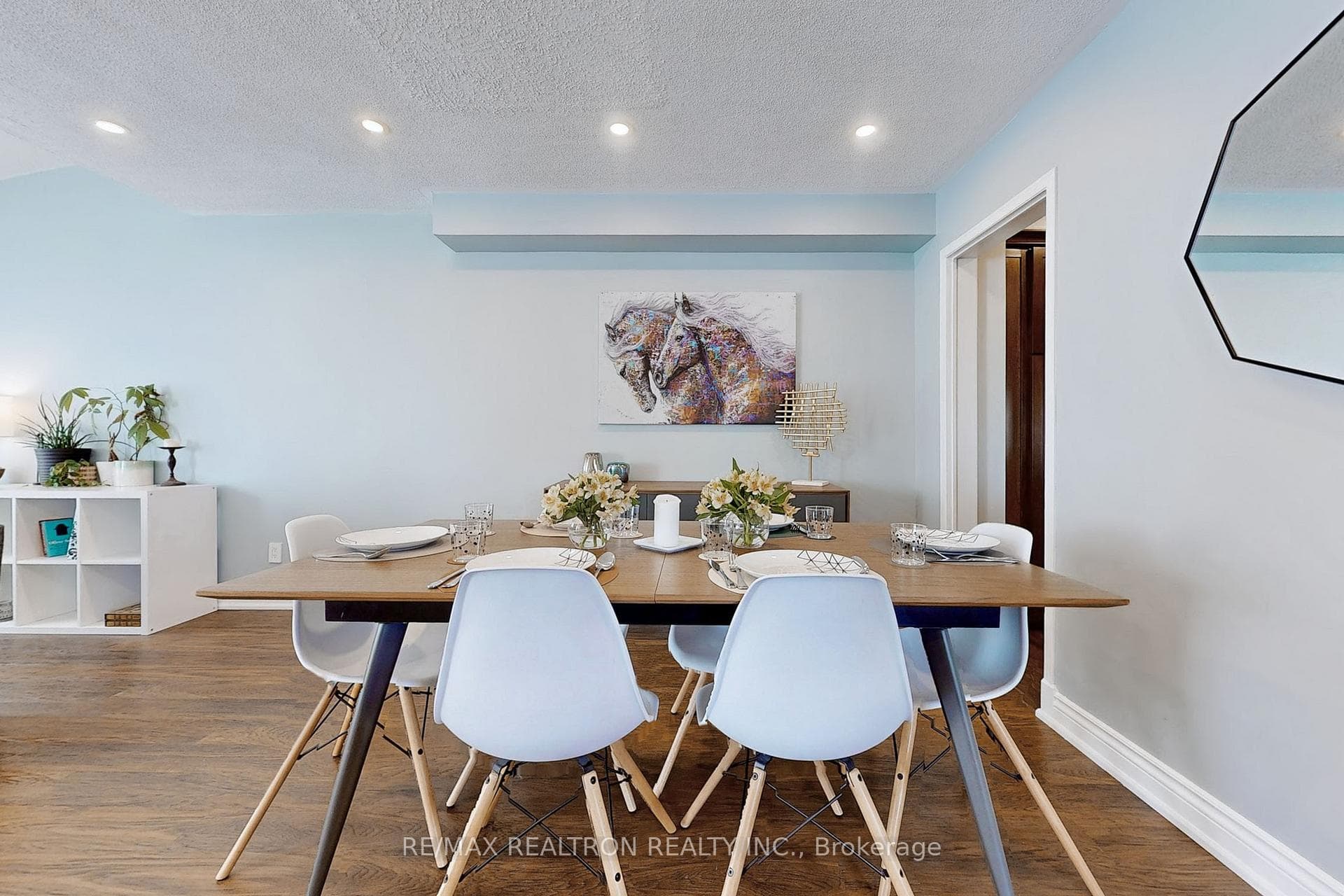 50 Luxton Avenue photo 14