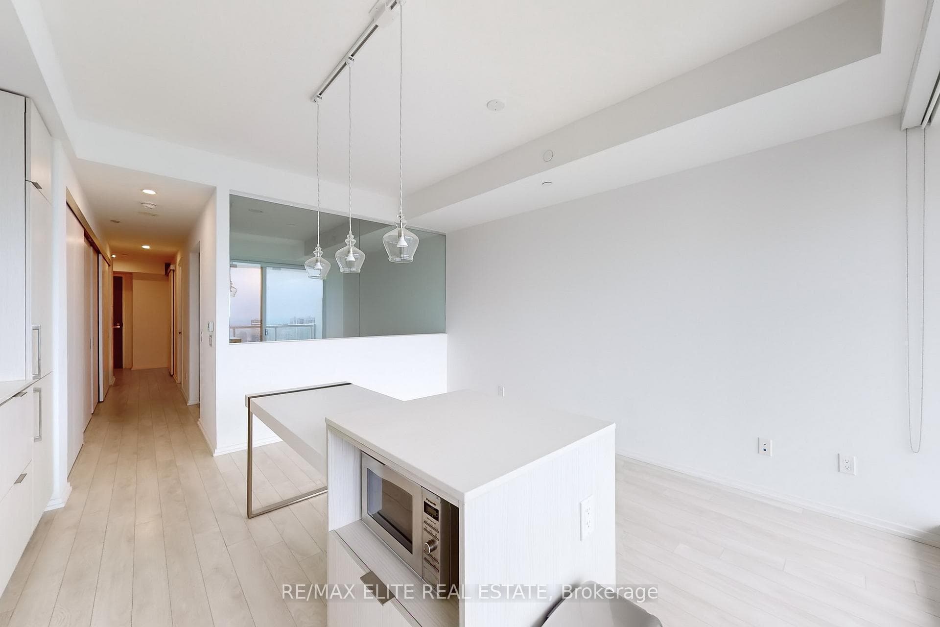 197 Yonge Street Unit 4910 photo 8