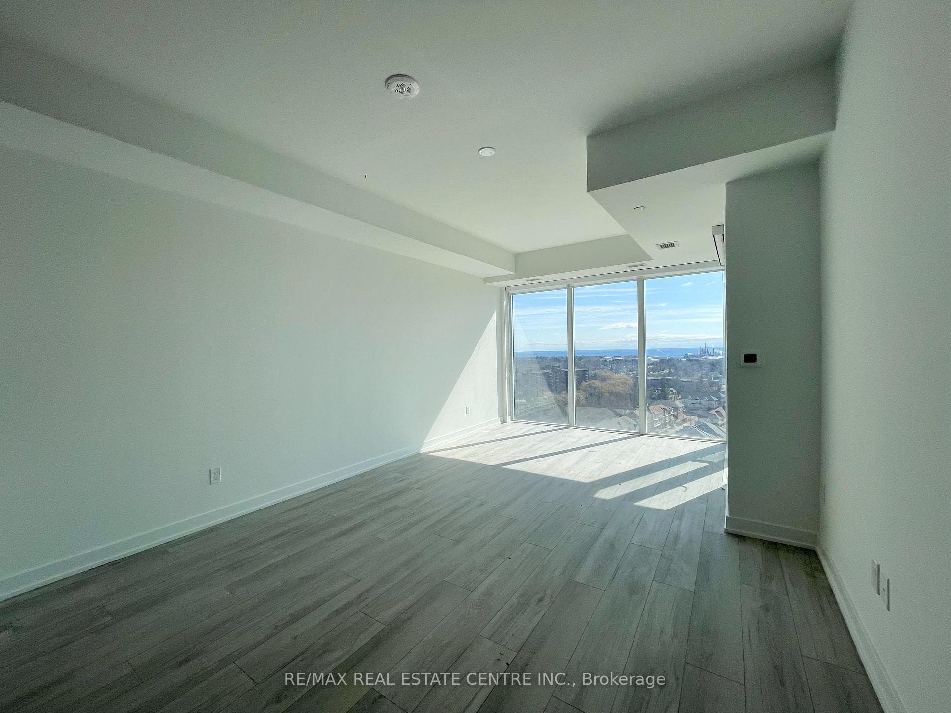1035 Southdown Road Unit 1606 photo 9