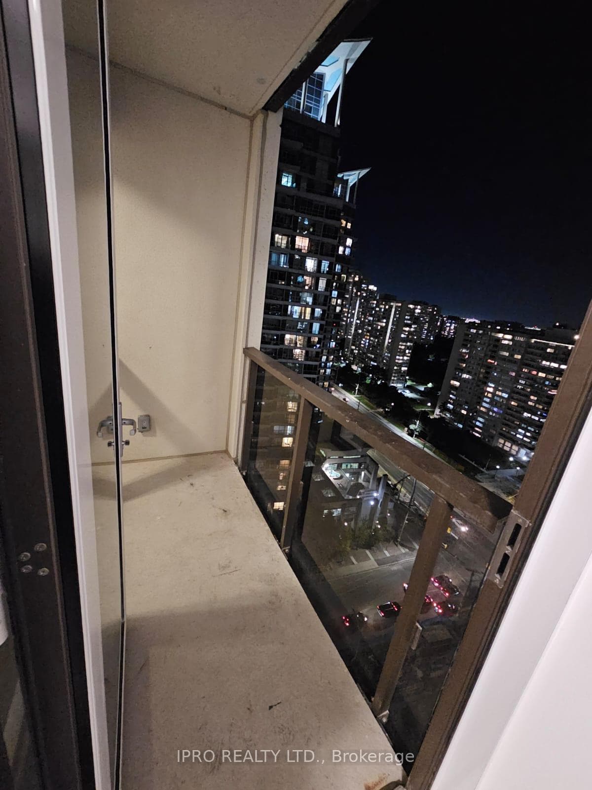 30 Elm Drive Unit 1704 photo 9
