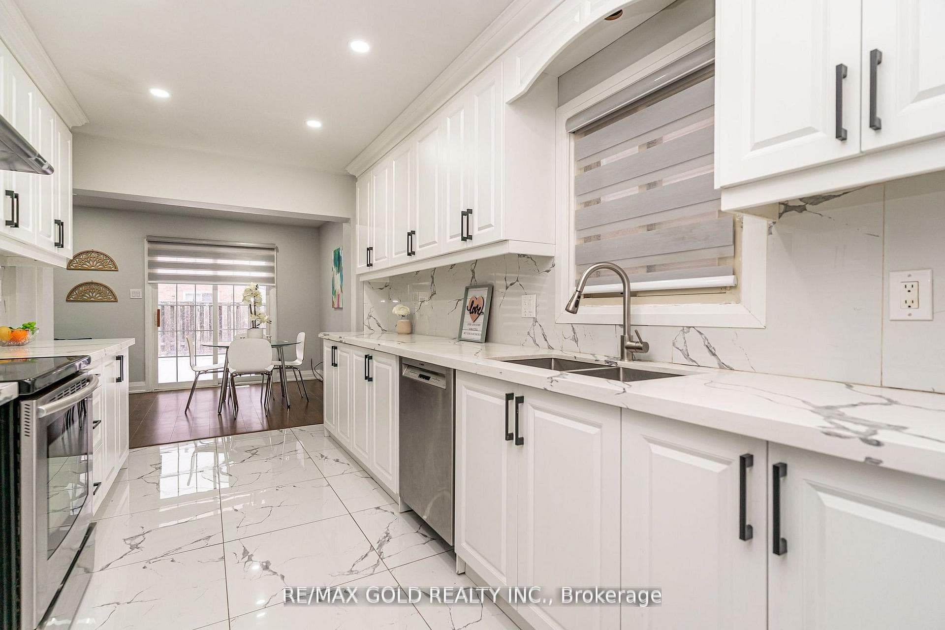 13 Martindale Crescent photo 18