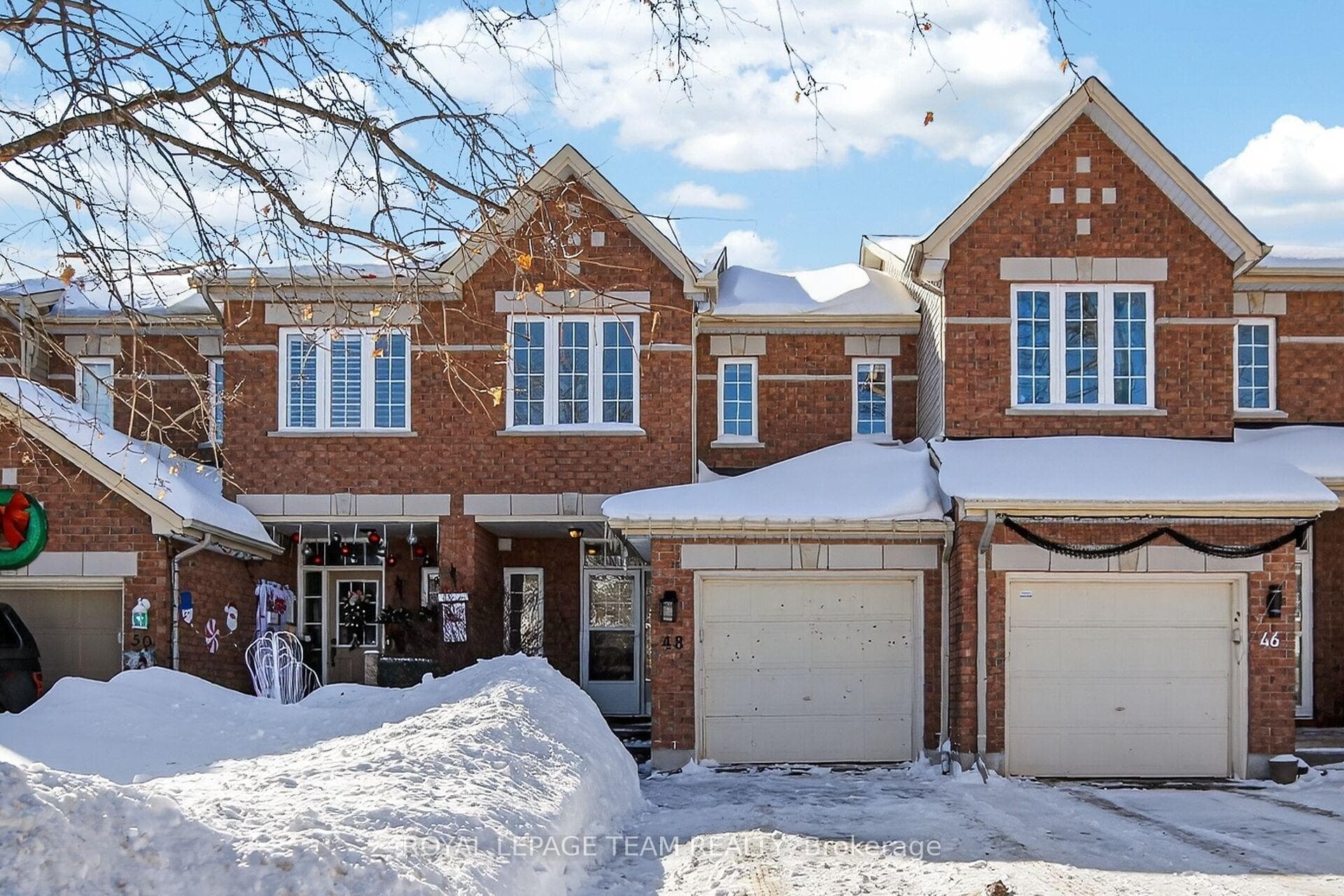 3BR/3BA Townhome w/covered porch & att'd Garage.