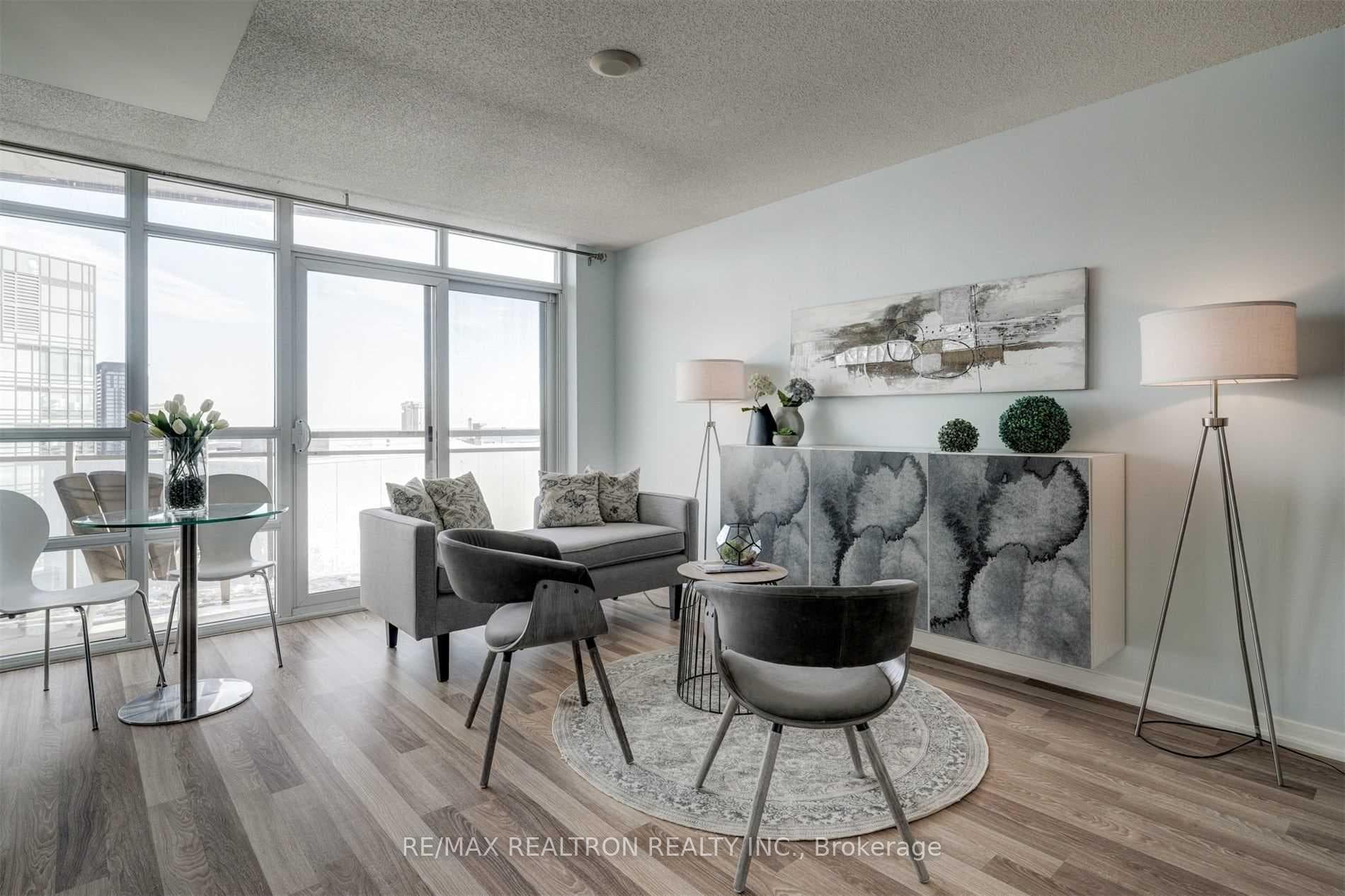 38 Joe Shuster Way Unit 1701 photo 8