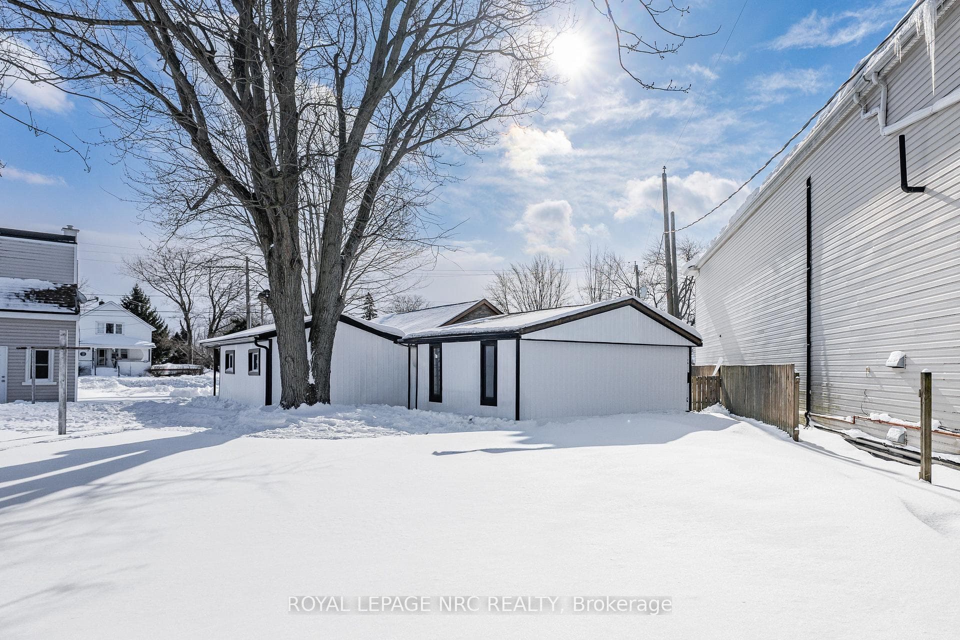 4149 Welland Street photo 45