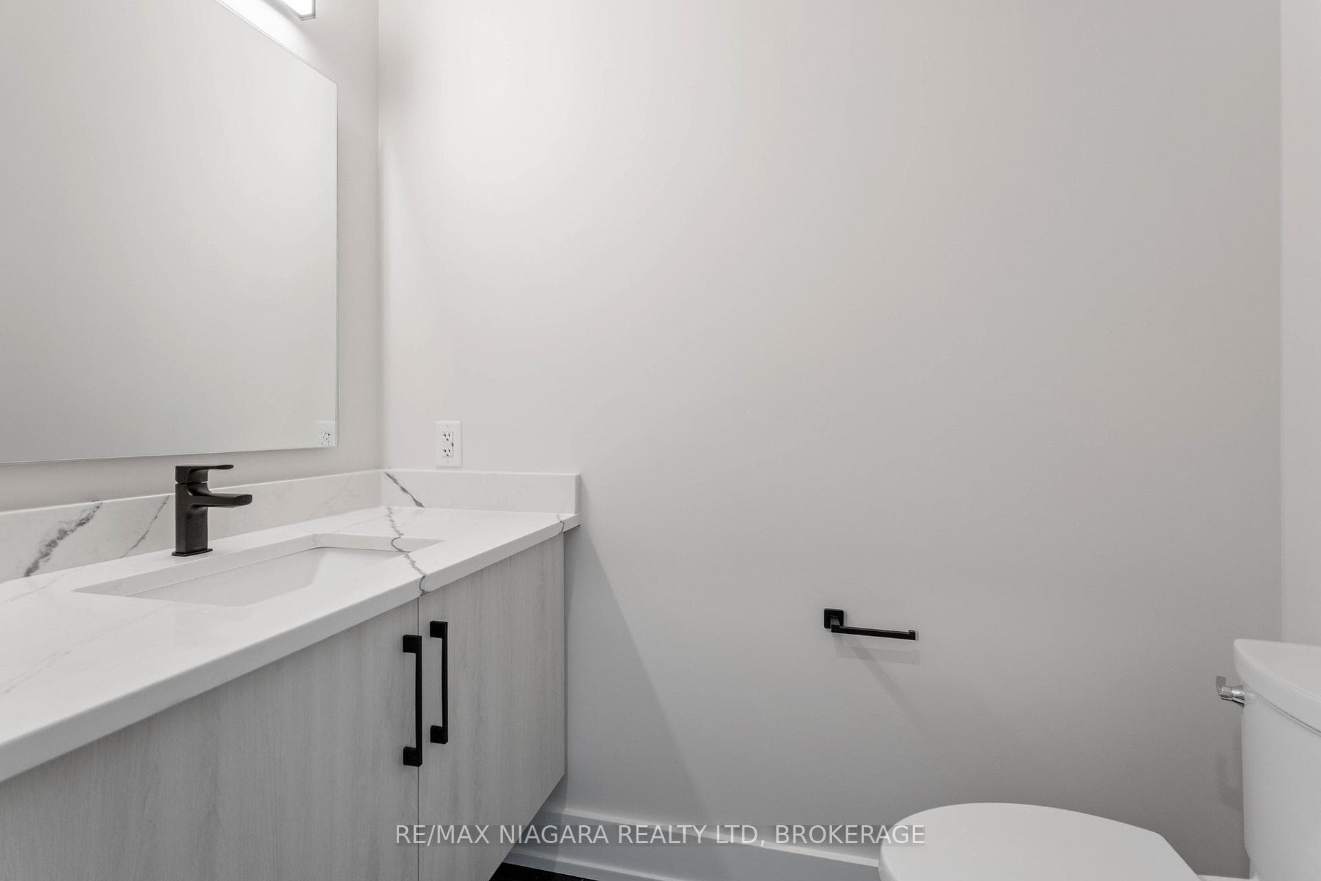 35 Buchanan Road Unit A photo 3