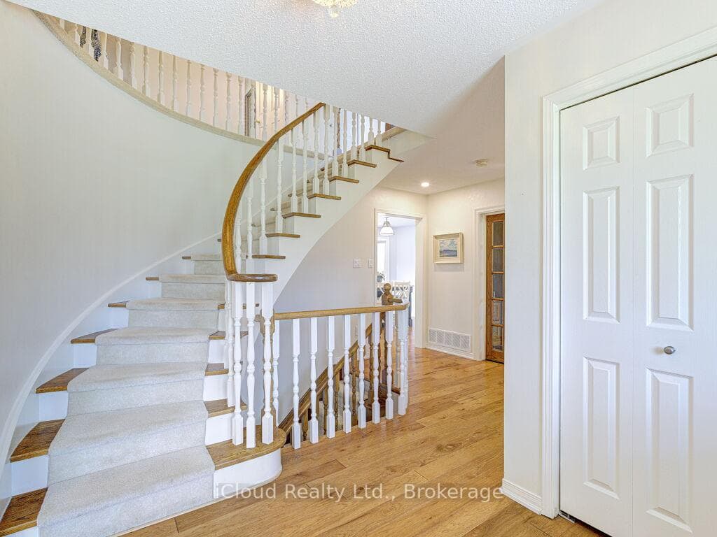 11012 Amos Drive photo 4