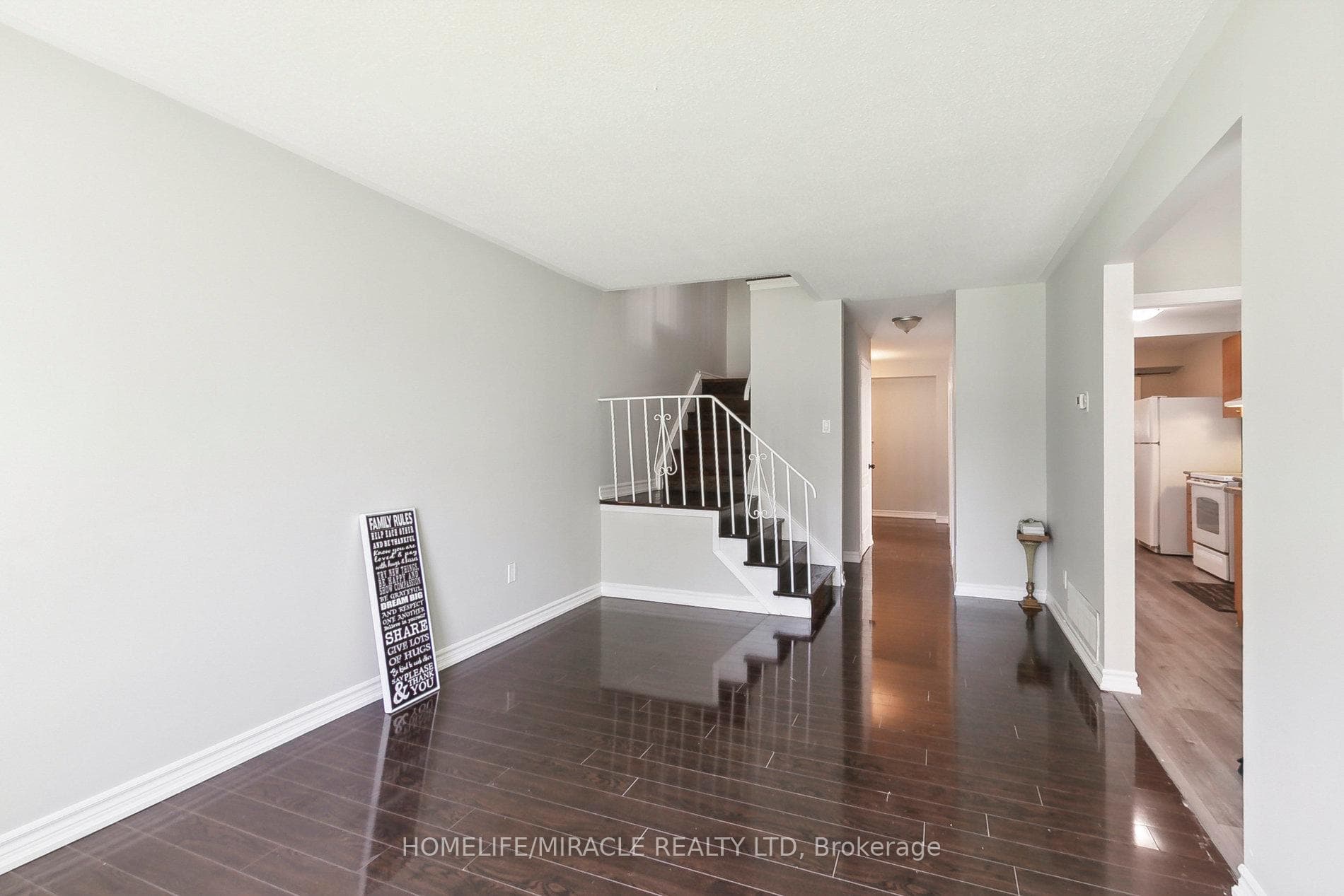 3094 Redbank Crescent photo 9