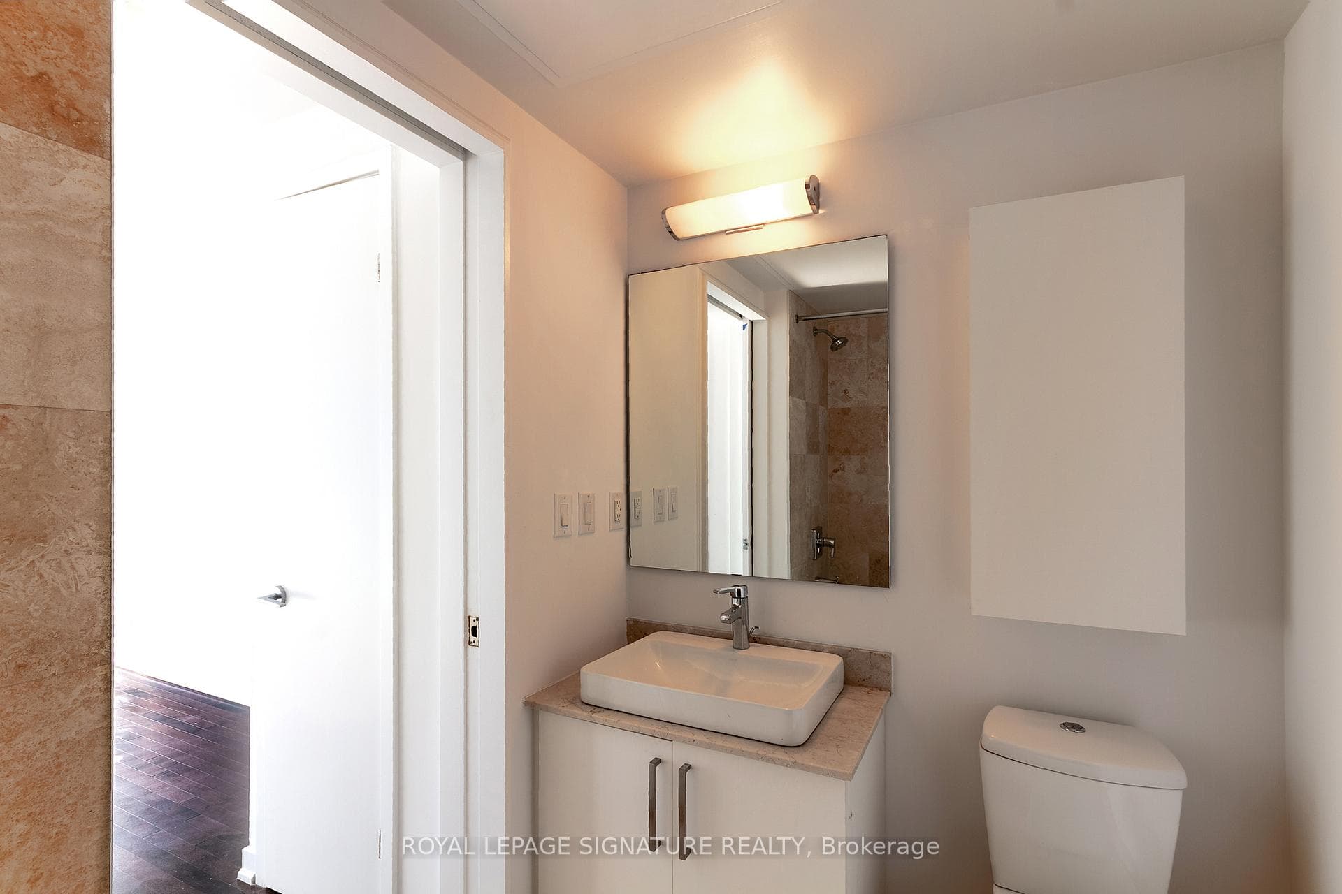 12 York Street Unit 4202 photo 34