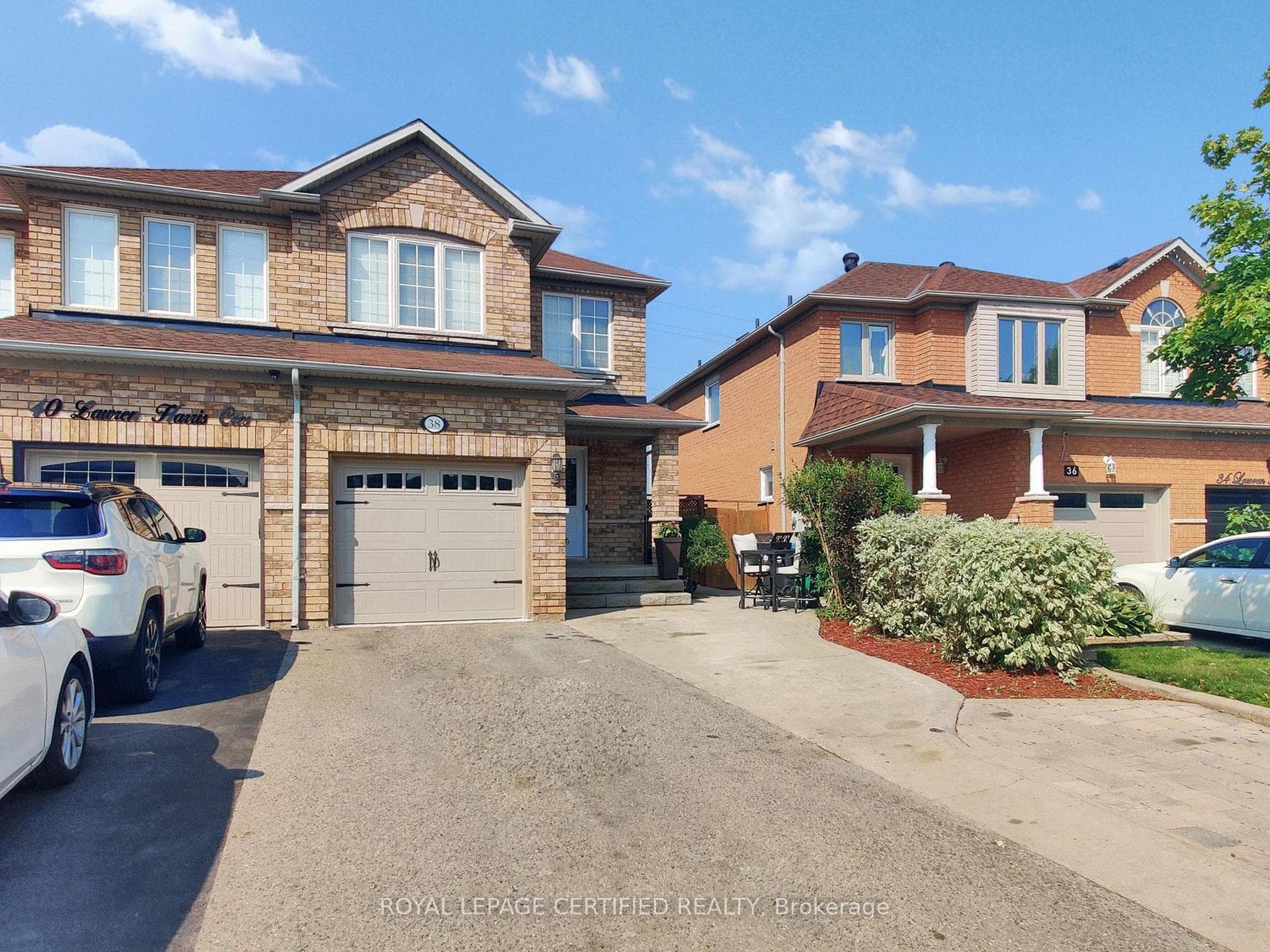 38 Lawren Harris Crescent photo 2