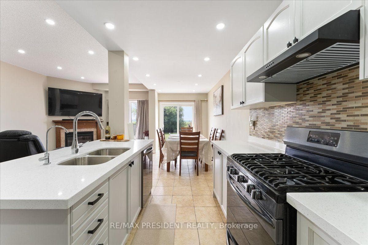 285 Southbrook Drive photo 11