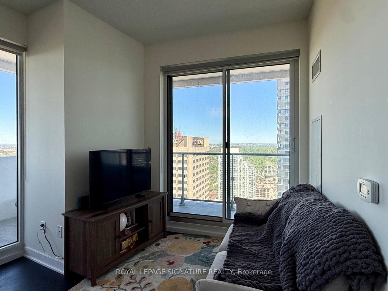 2221 Yonge Street Unit 3909 photo 6