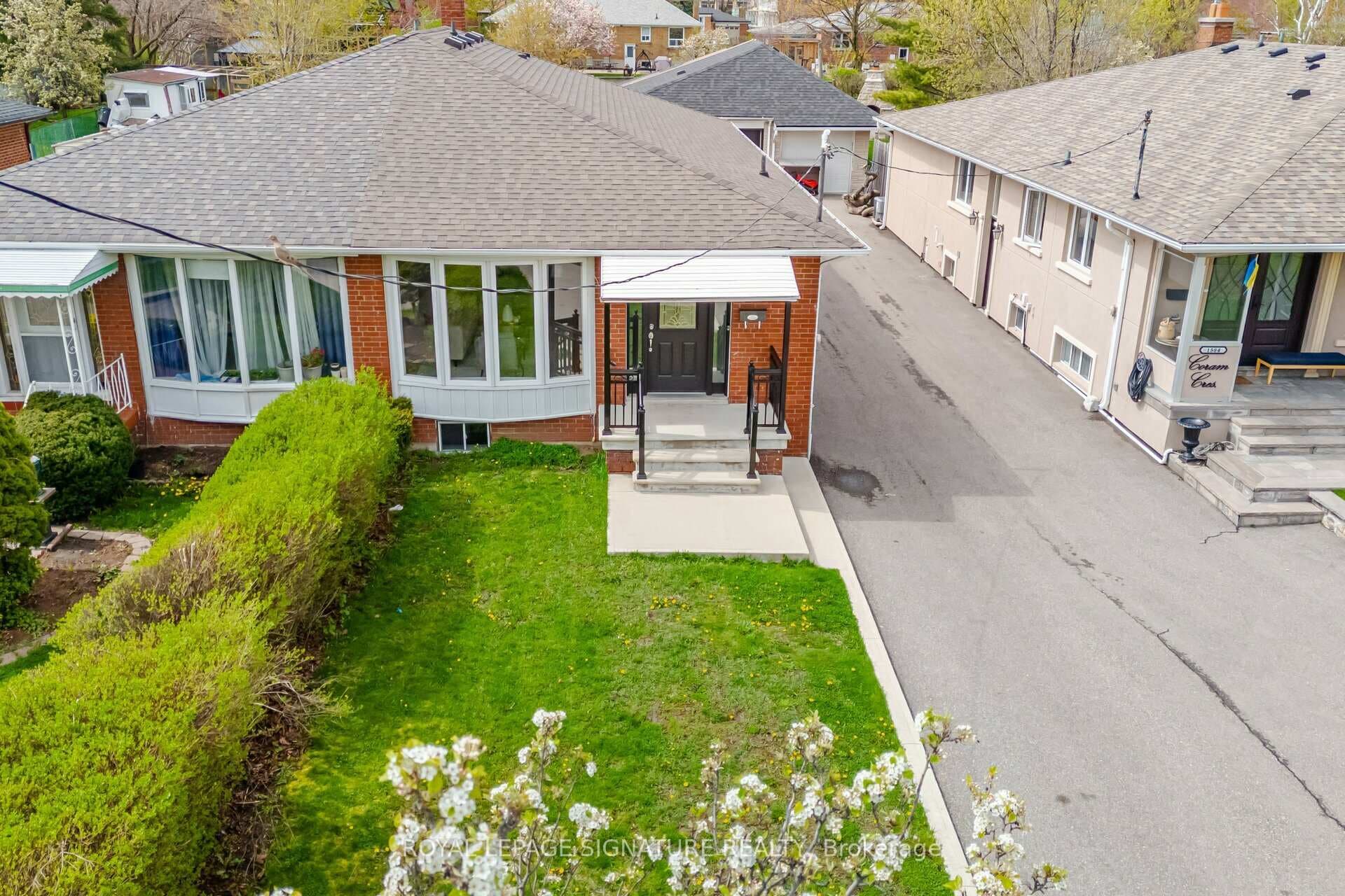 1586 Coram Crescent photo 1