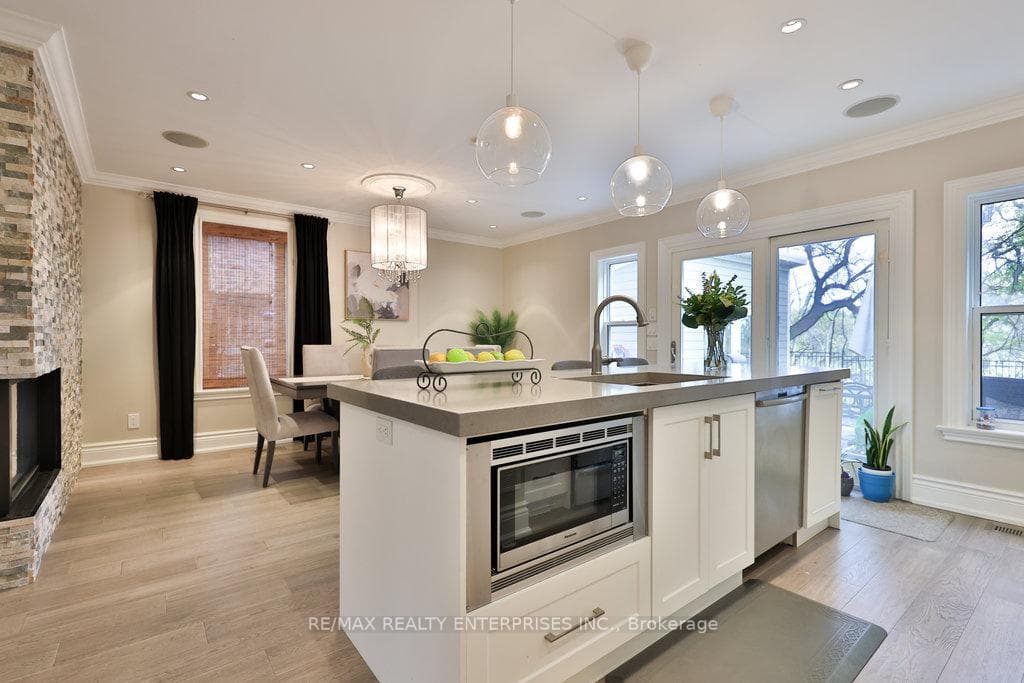 11 Woodford Park Road photo 12