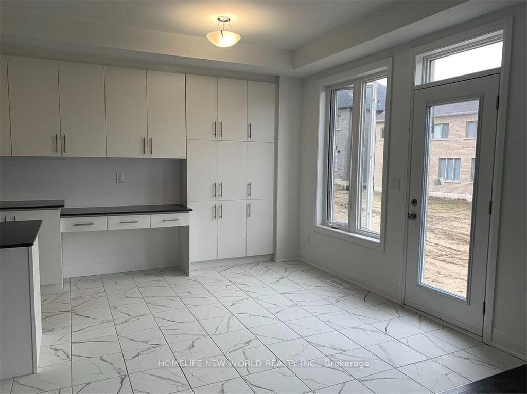83 Kentledge Avenue photo 10