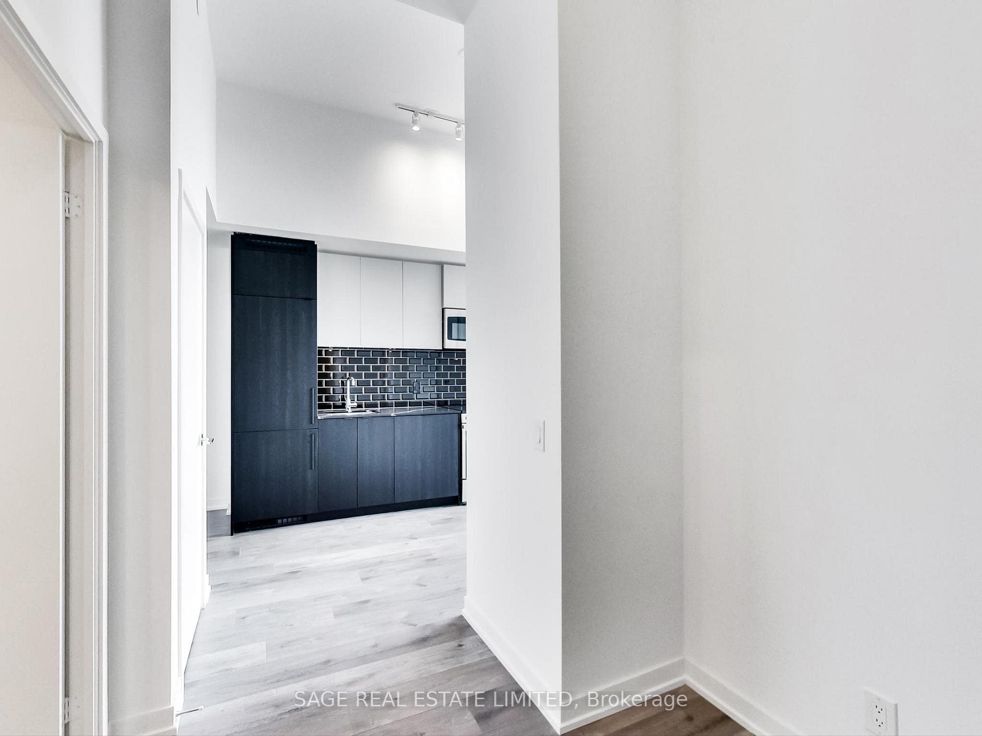 285 Dufferin Street Unit 722 photo 4