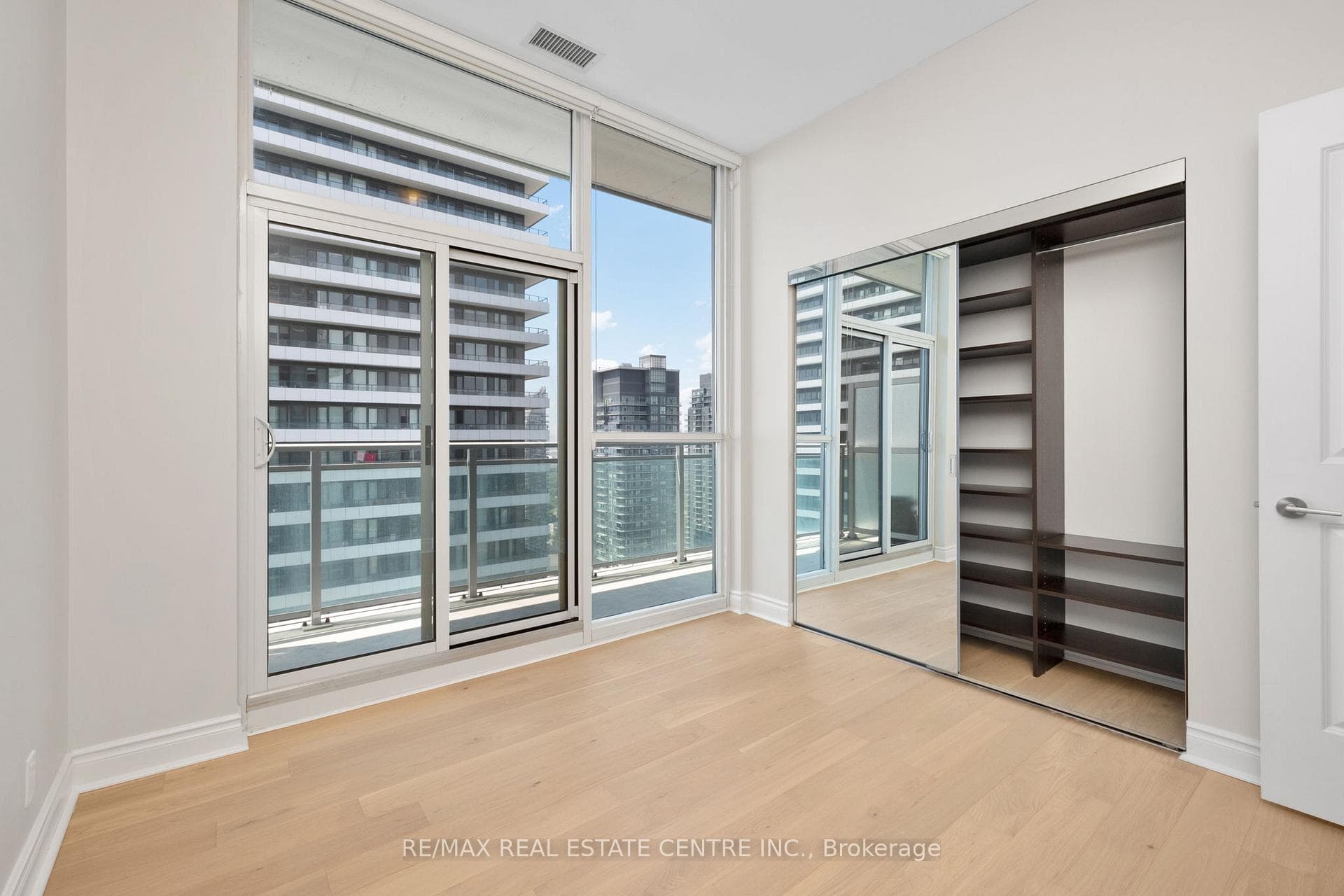 33 Shore Breeze Drive Unit LPH3802 photo 29