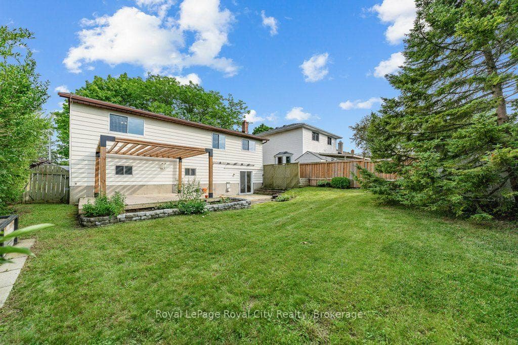 18 Springdale Boulevard photo 43