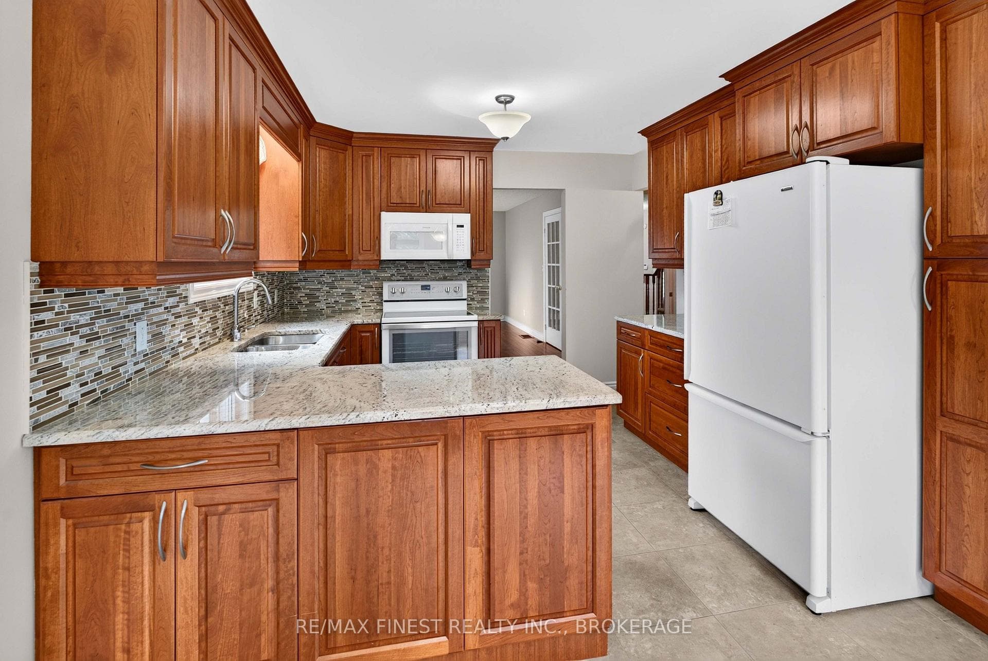 886 Bridle Path Crescent photo 17
