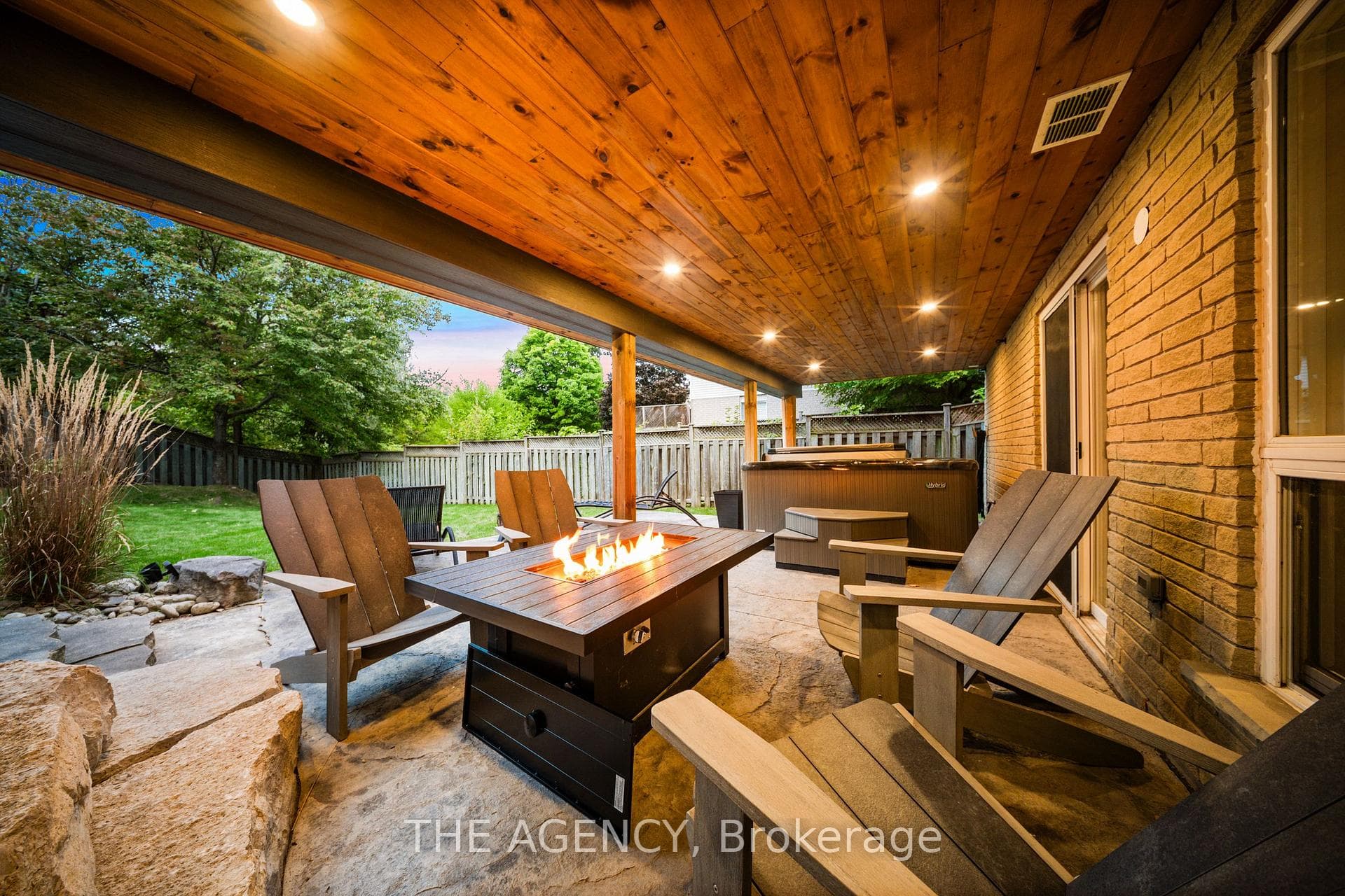 144 Endeavour Drive photo 30